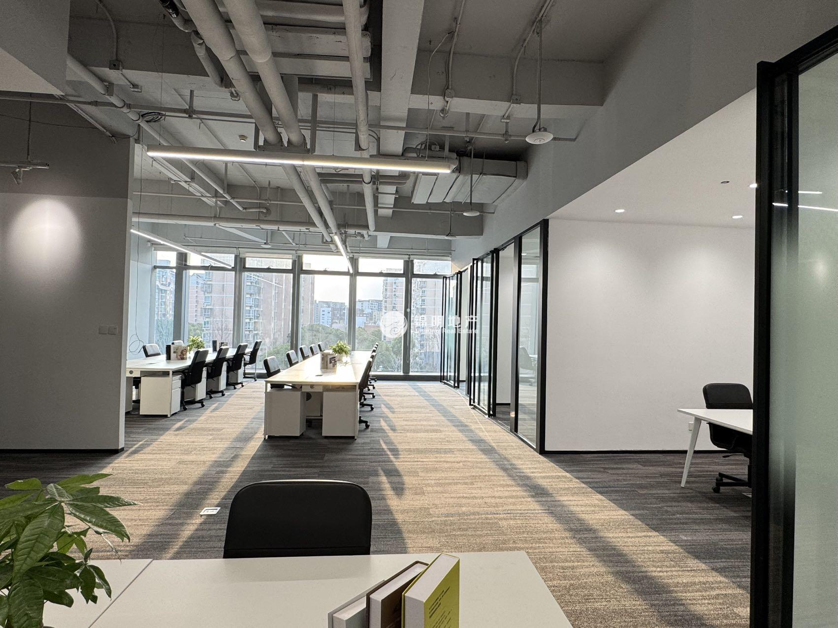 华漕中骏广场300平米写字楼出租