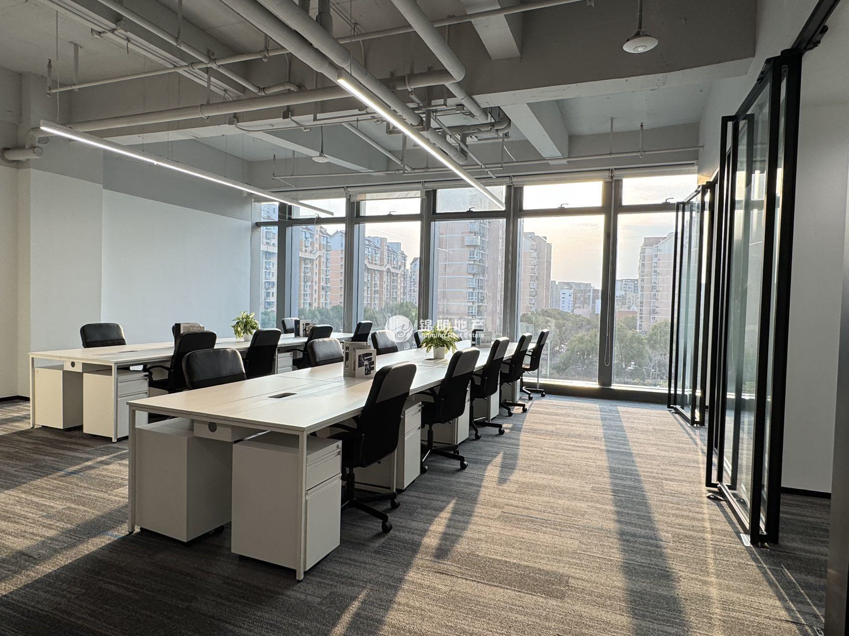 华漕中骏广场300平米写字楼出租