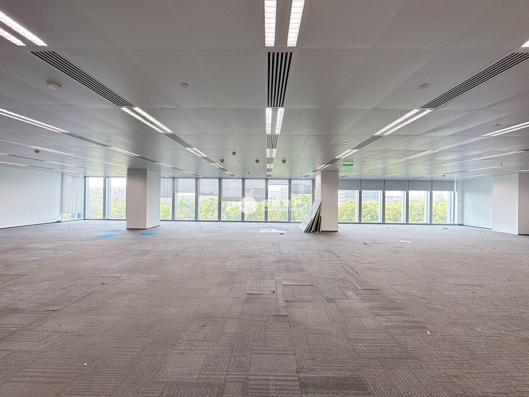 华漕中骏广场1225平米写字楼出租