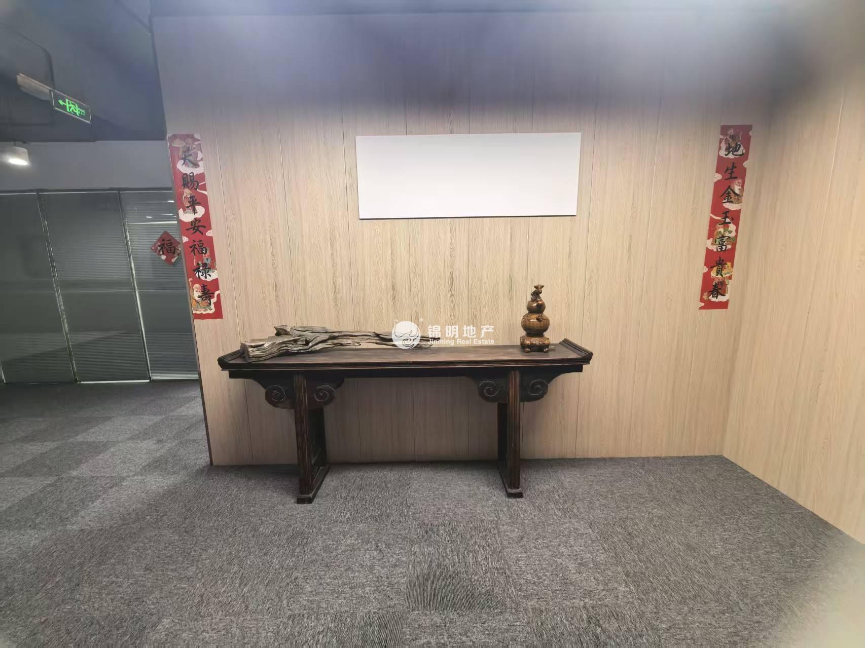 龙柏莱茵虹景中心200平米写字楼出租