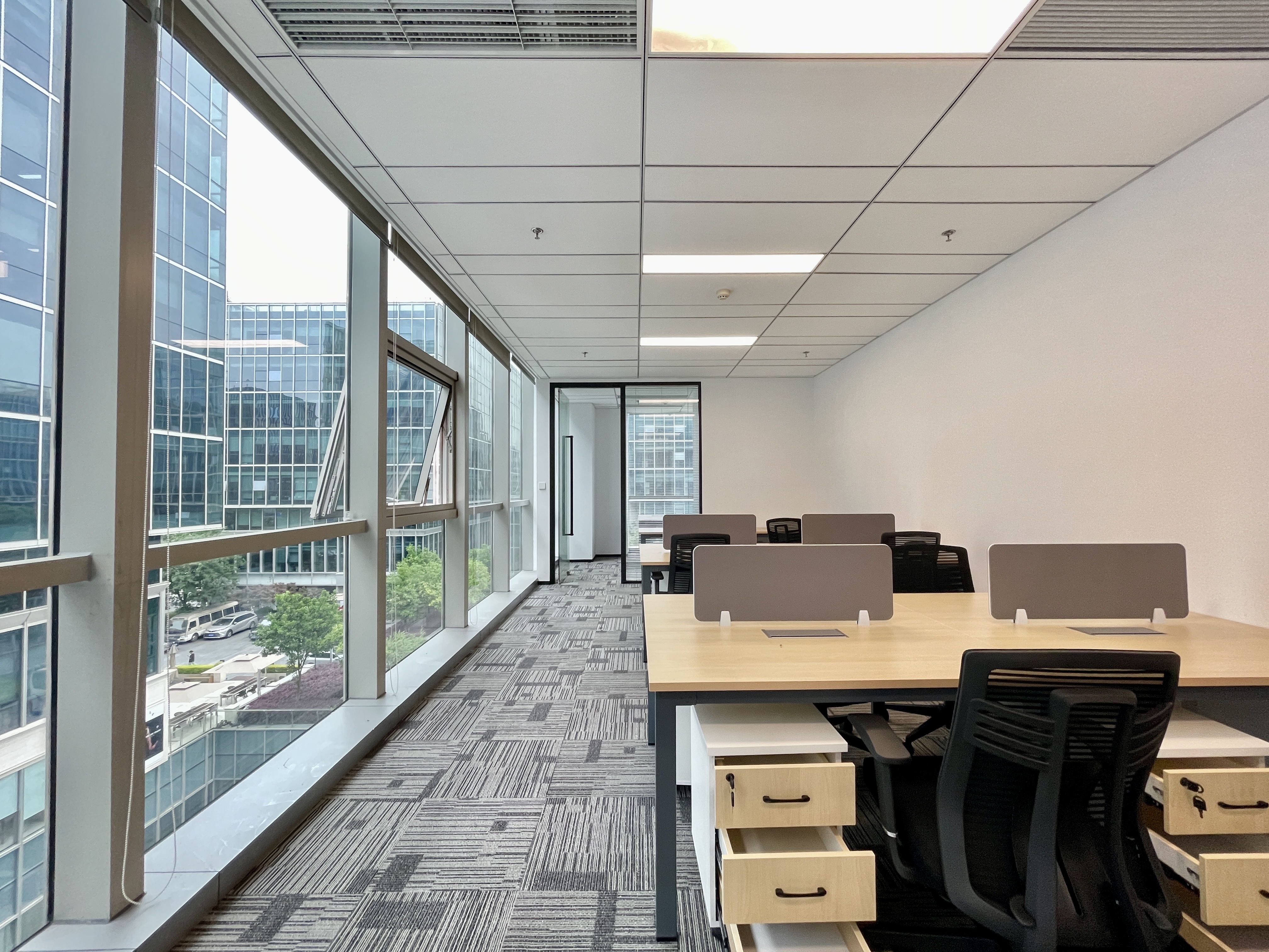 华漕中骏广场200平米写字楼出租