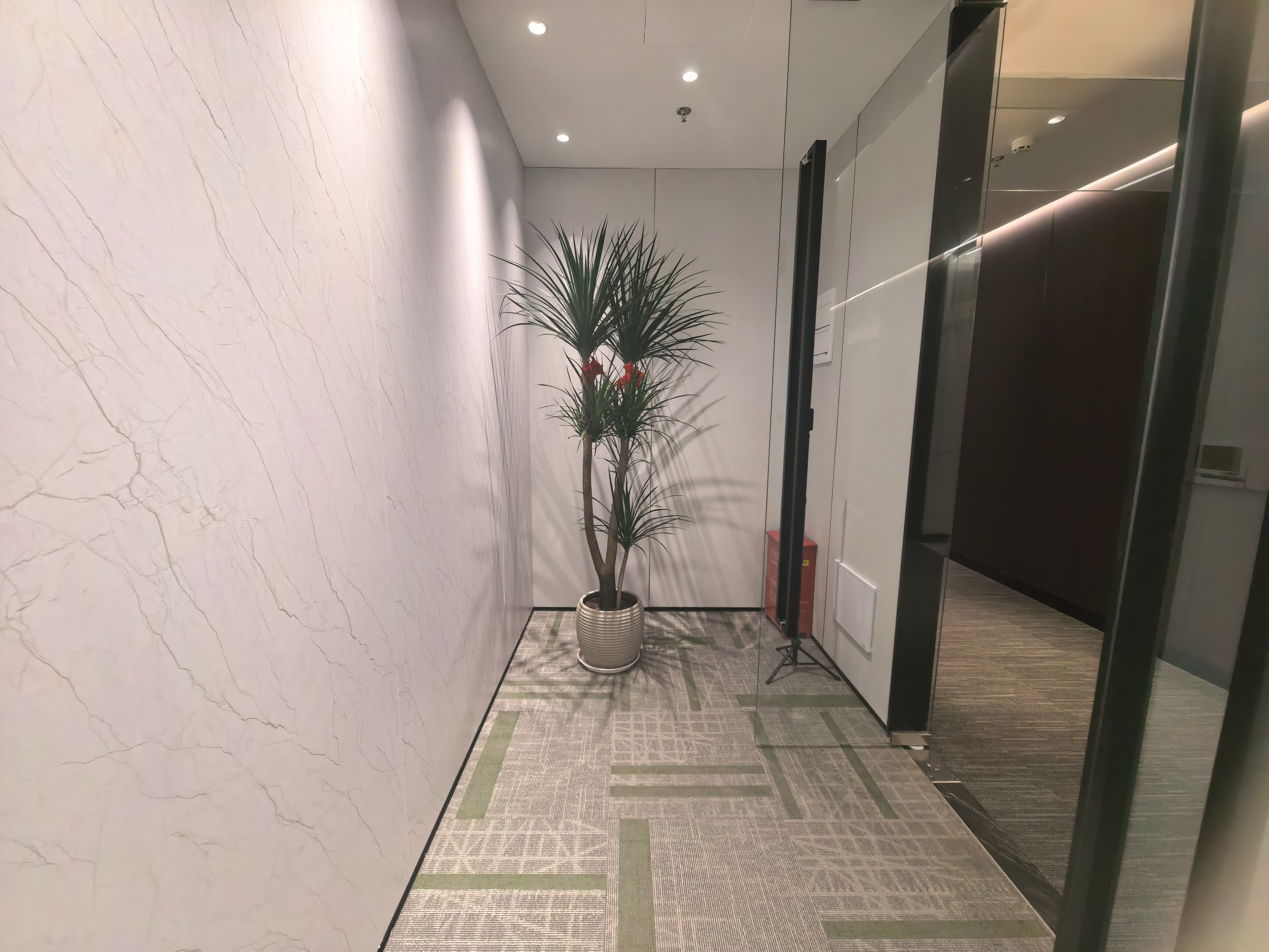 徐泾国展万科中心231平米写字楼出租