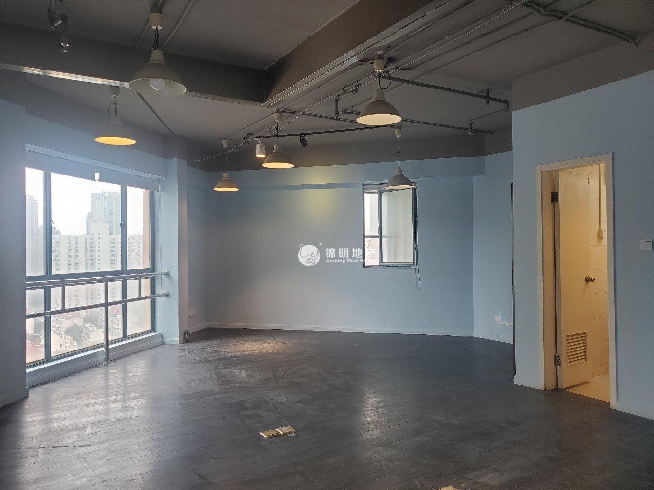 南京西路博鸿大厦72平米写字楼出租