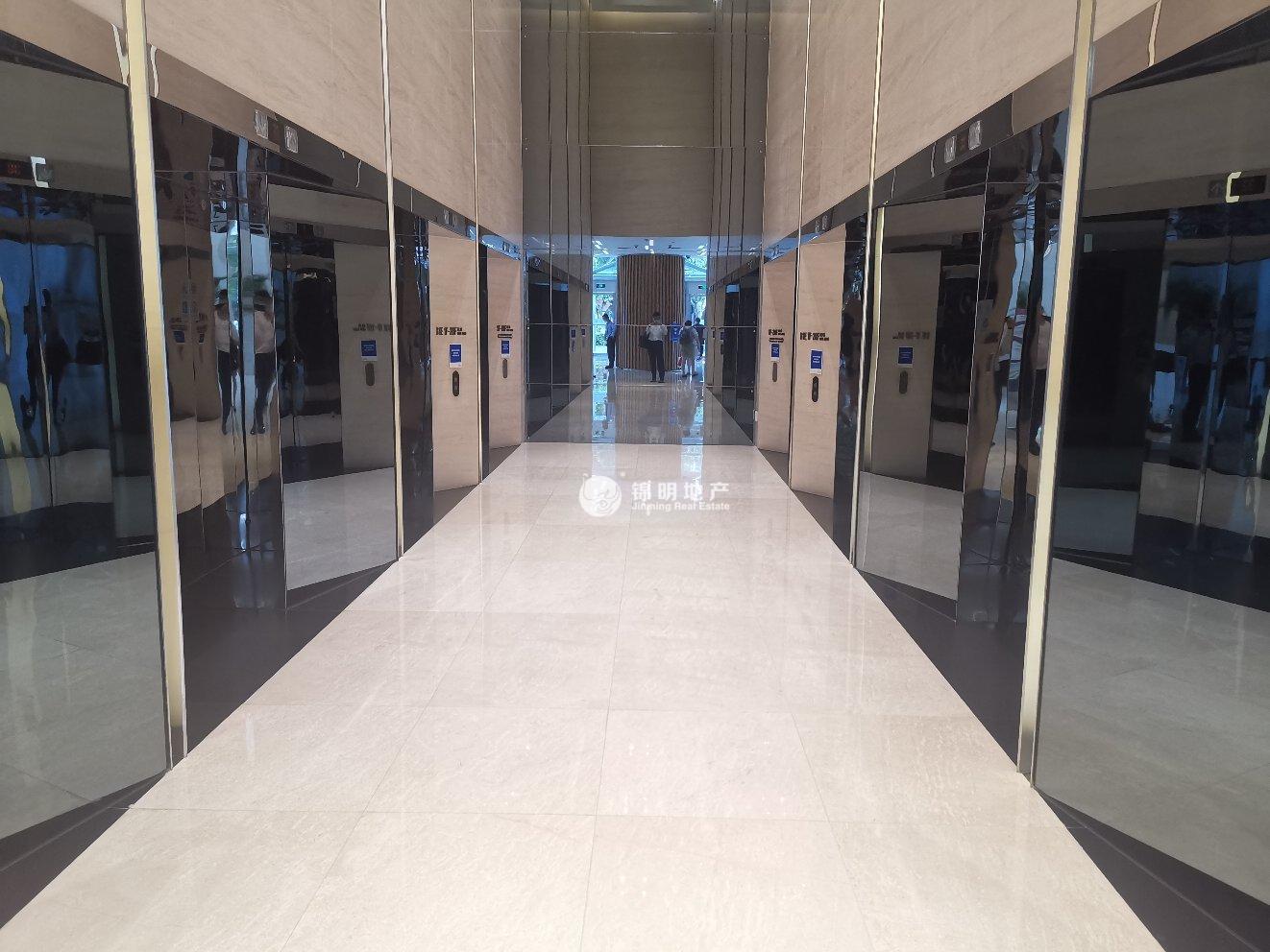 淮海中路香港广场199平米写字楼出租