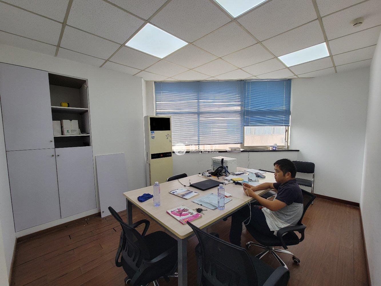 曹杨绿洲广场60平米写字楼出租