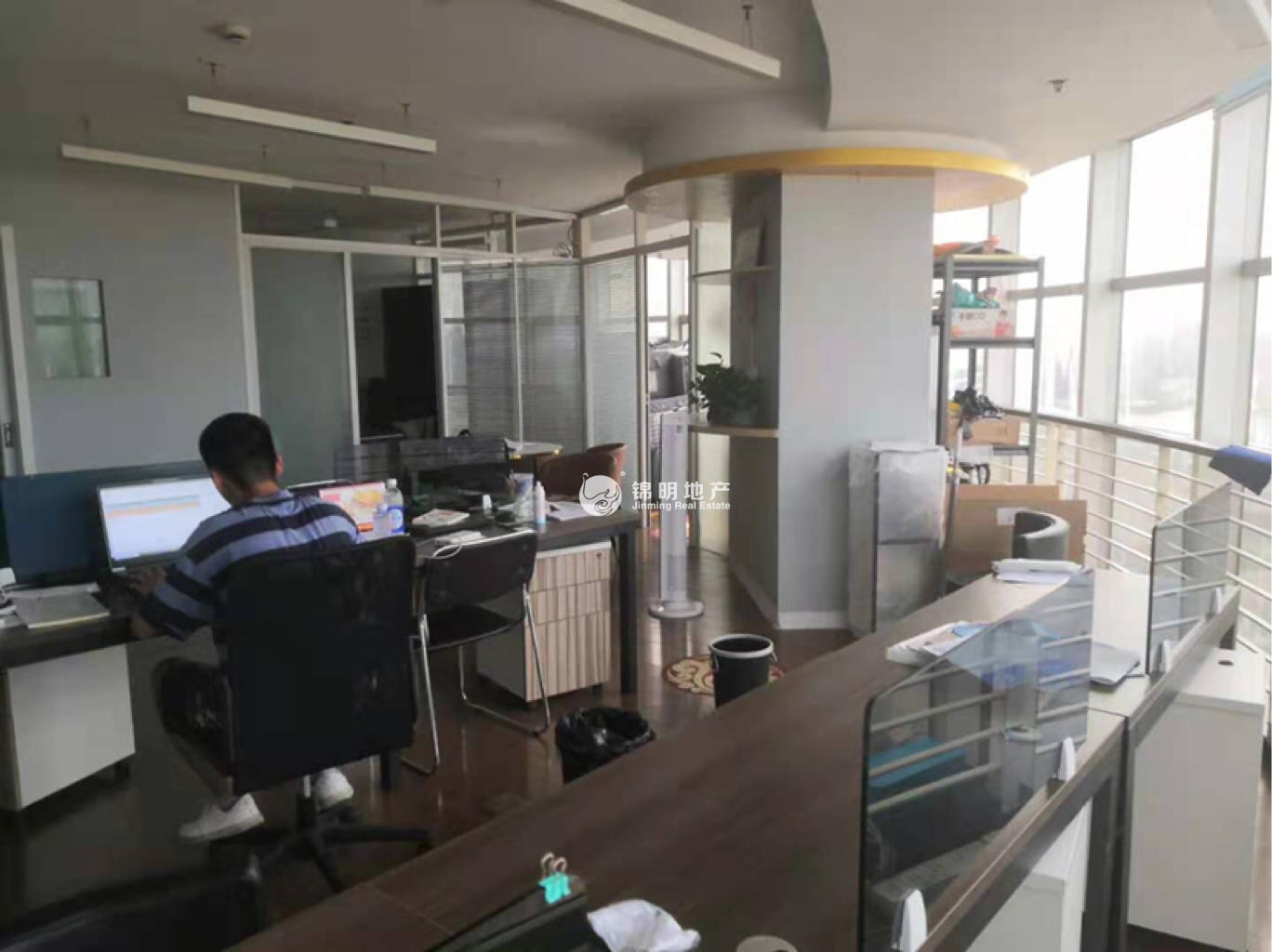 不夜城林顿大厦102平米写字楼出租