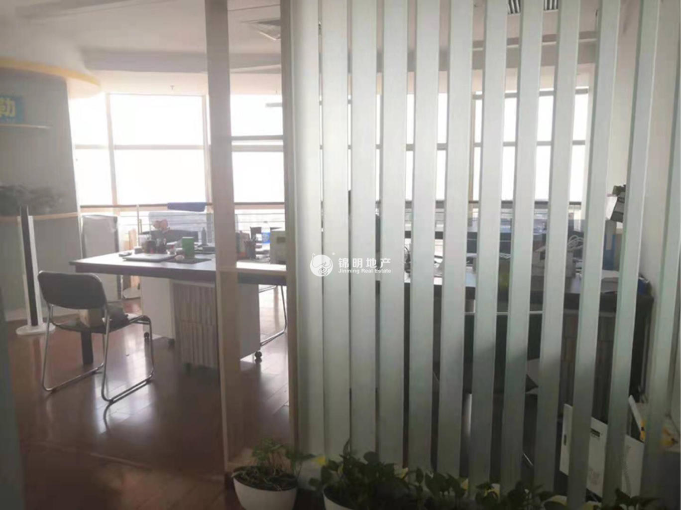 不夜城林顿大厦102平米写字楼出租