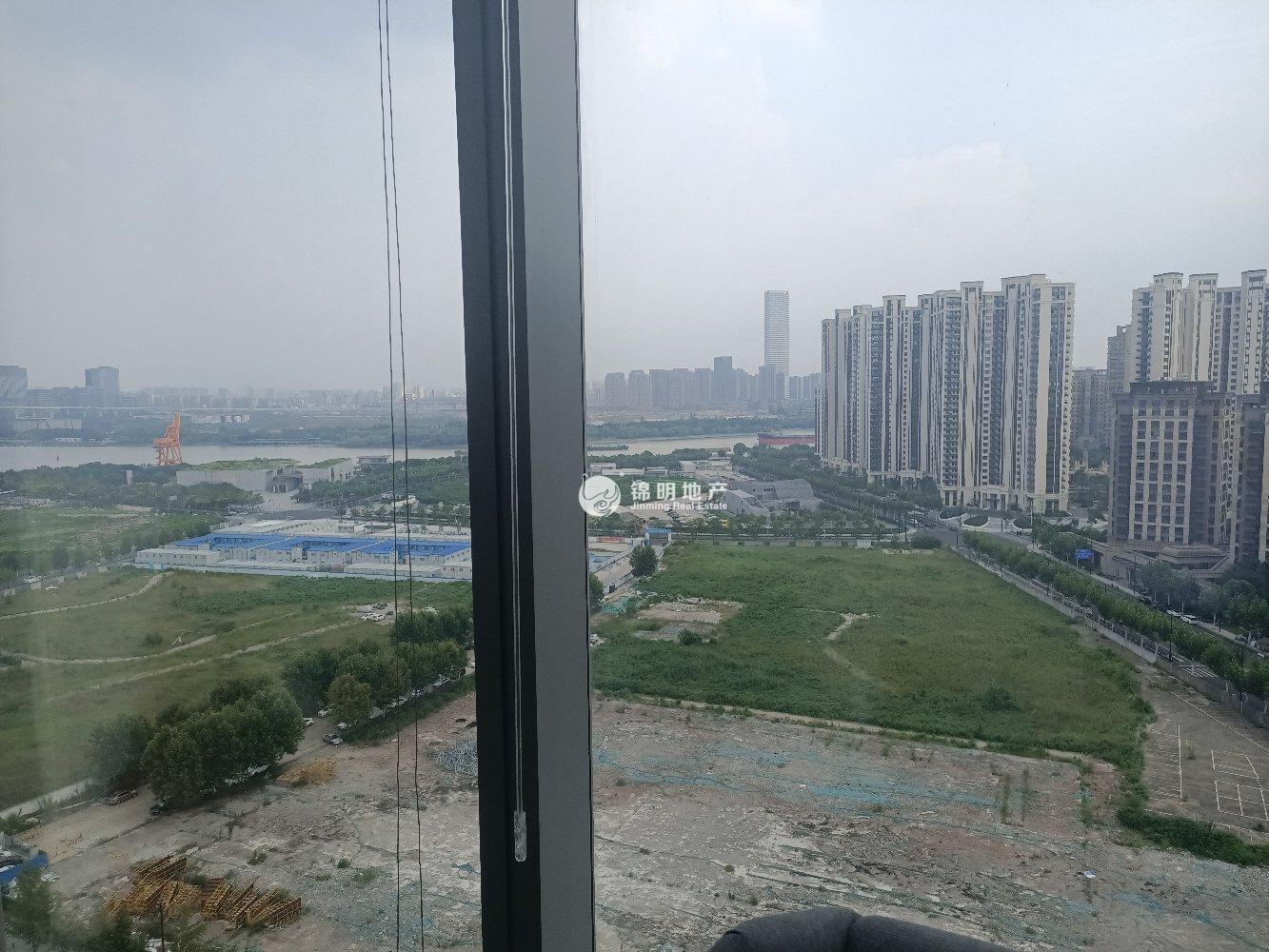 龙华上海绿地中心一期152平米写字楼出租