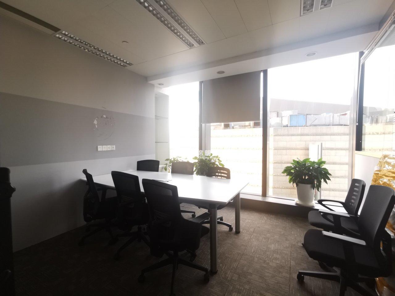 龙华上海绿地中心一期138平米写字楼出租