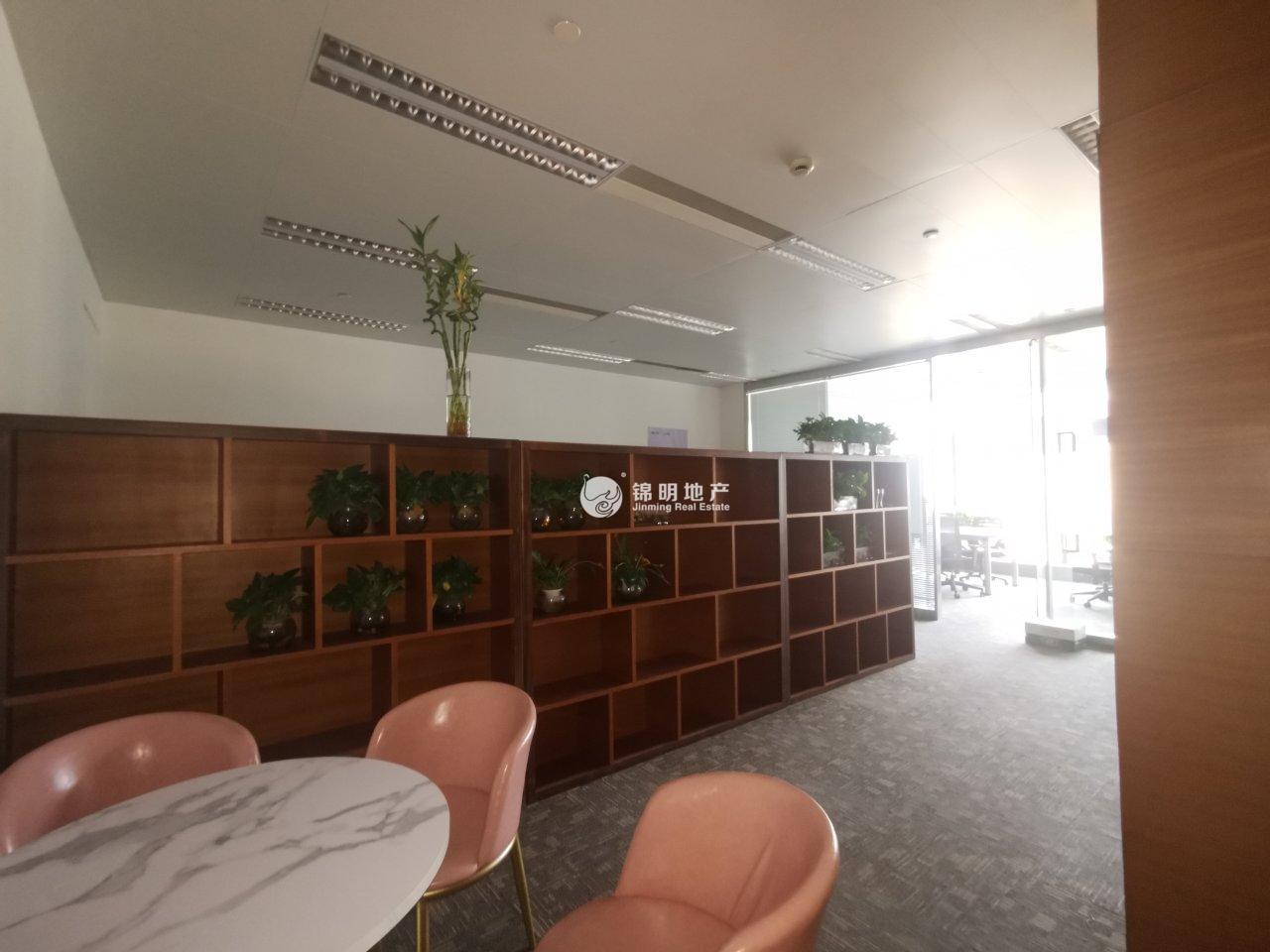 龙华上海绿地中心一期138平米写字楼出租