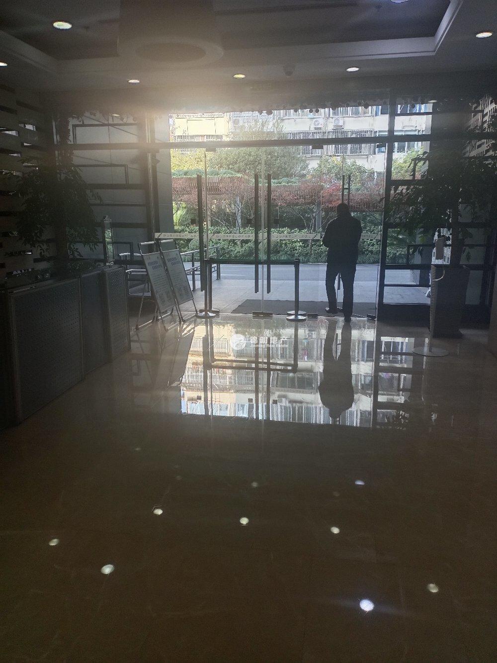 中山公园舜元企业发展大厦81平米写字楼出租