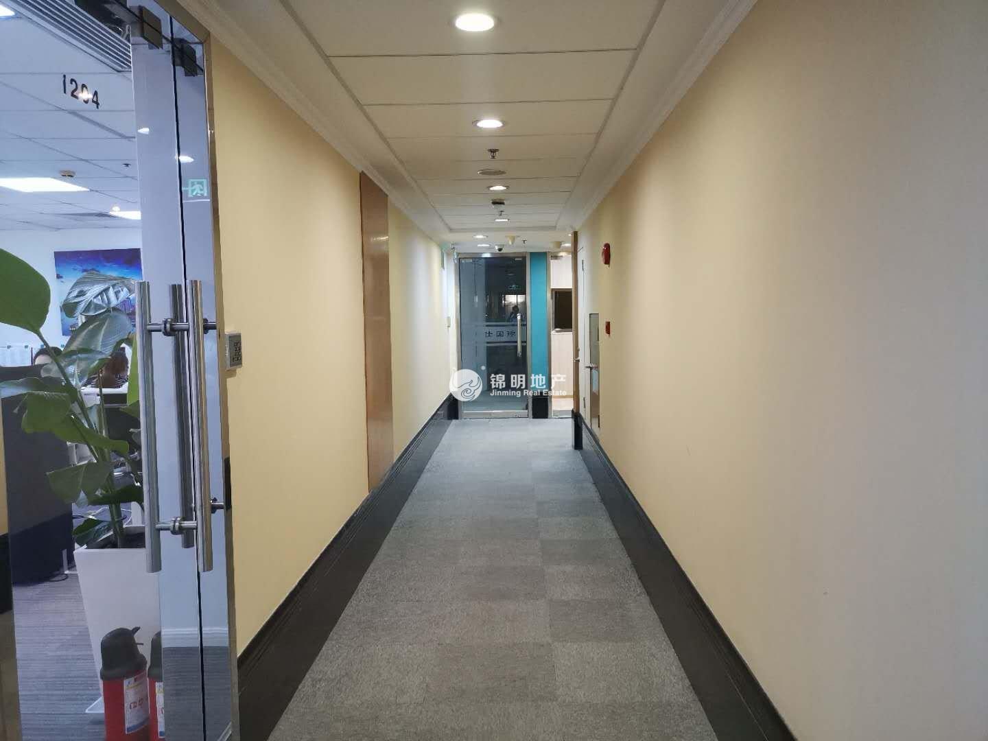 南京西路东方海外大厦76平米写字楼出租