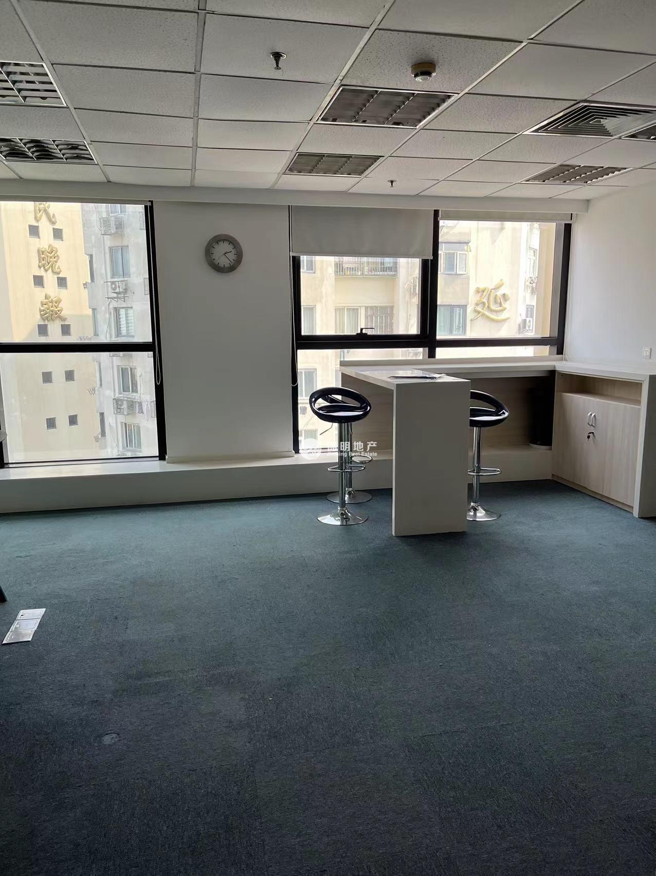 南京西路东方海外大厦76平米写字楼出租