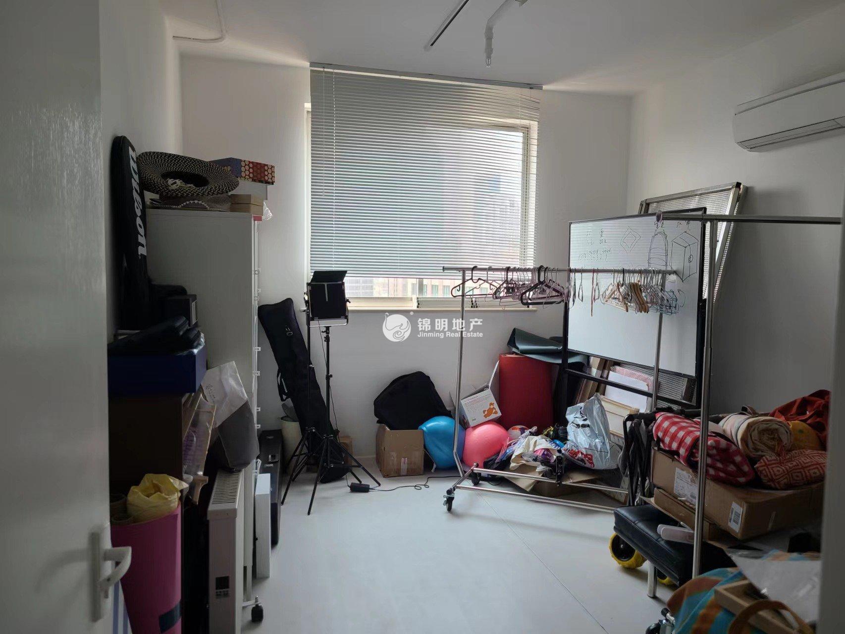 南京西路申银发展大厦175平米写字楼出租