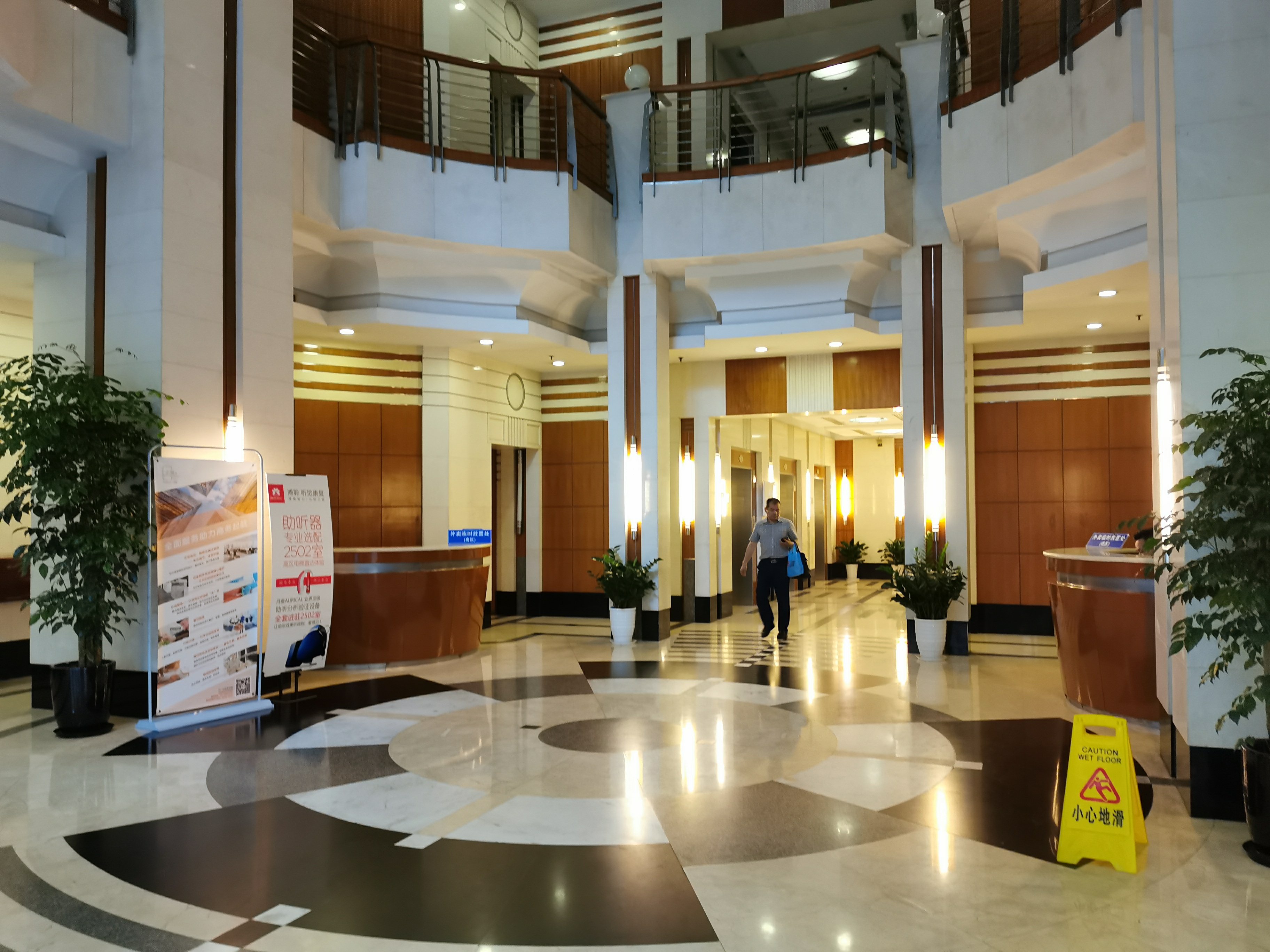 淮海中路淮海中华大厦58平米写字楼出租