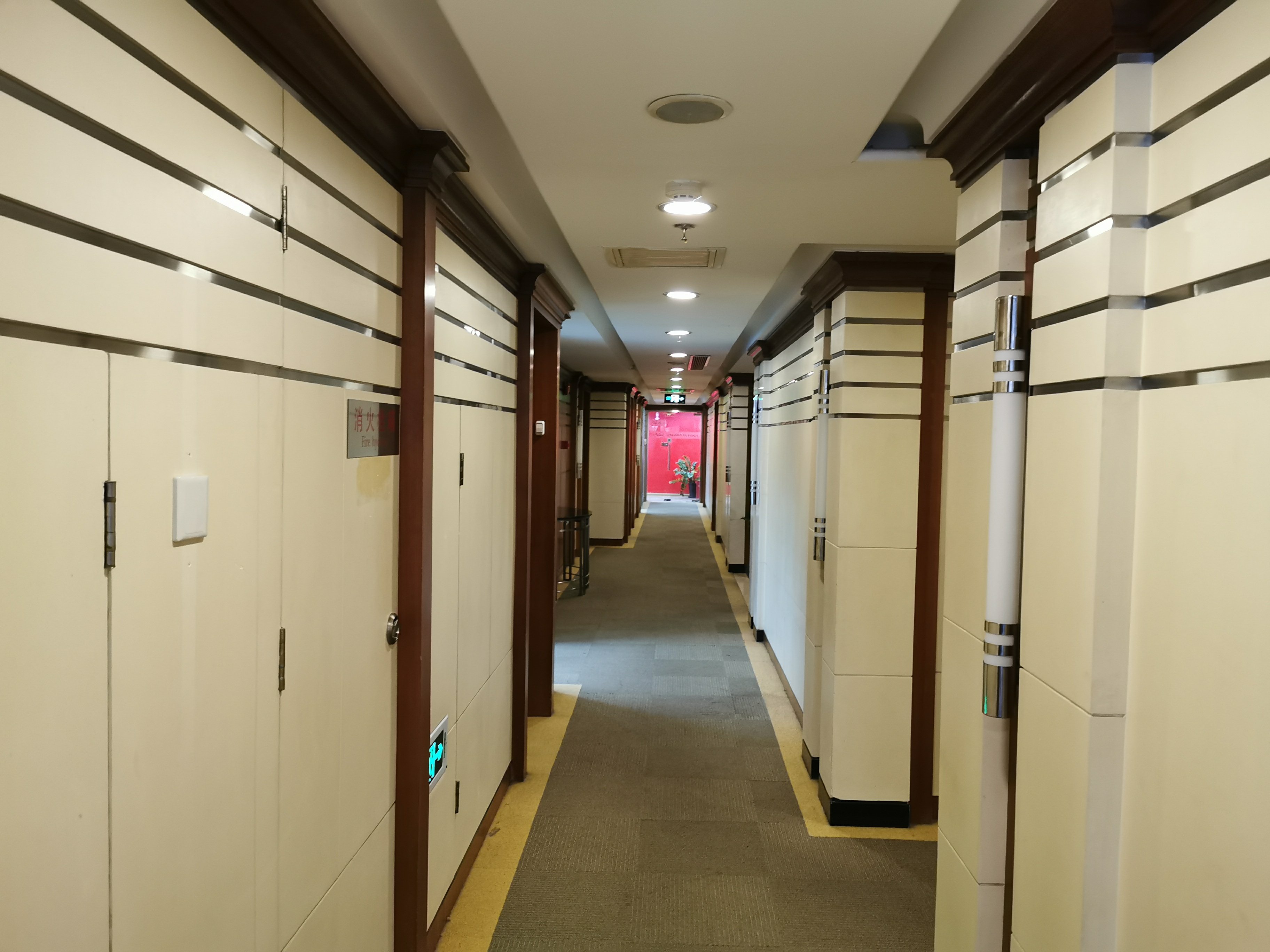 淮海中路淮海中华大厦58平米写字楼出租