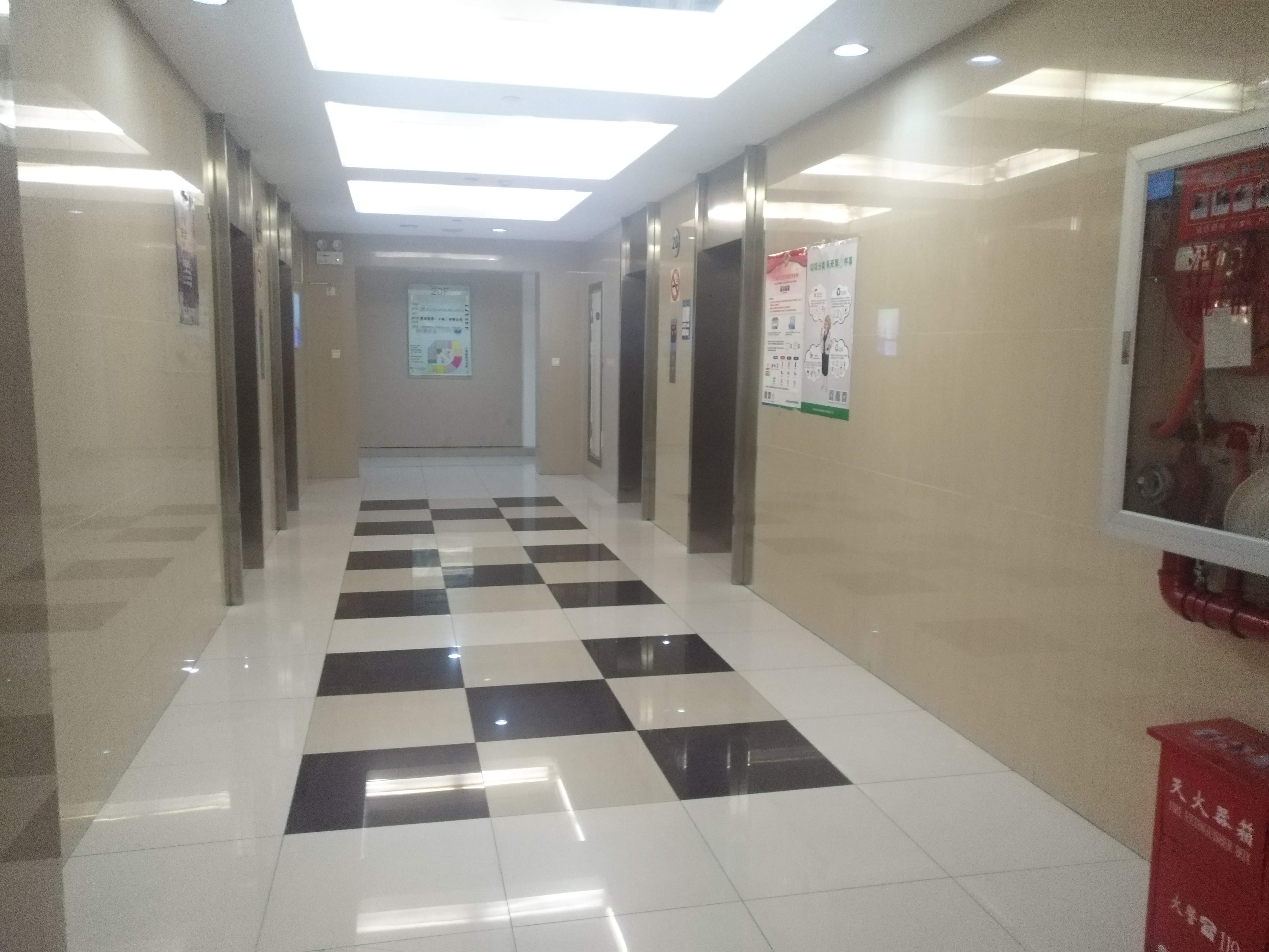 光新浦发广场48平米写字楼出租