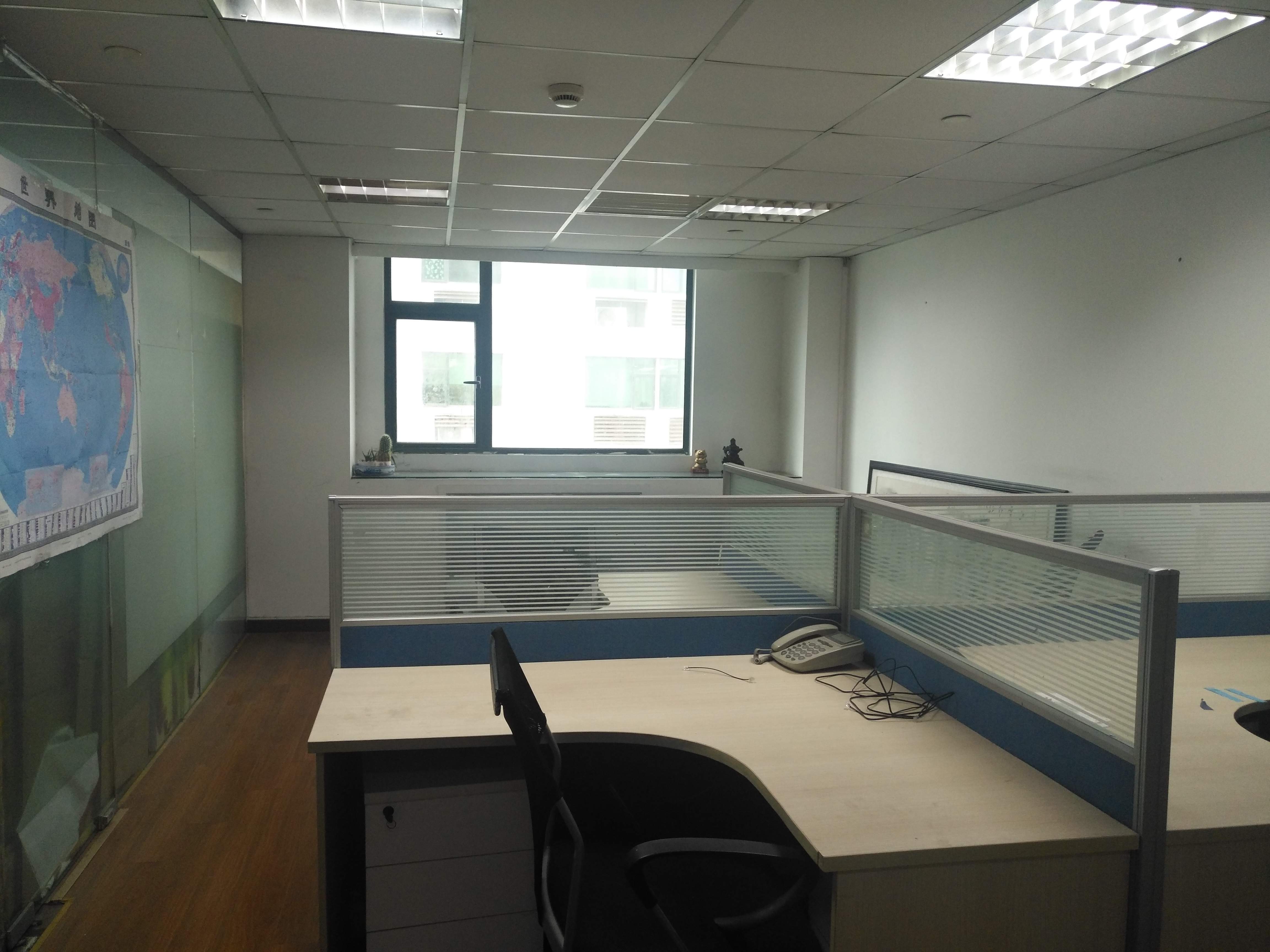 光新浦发广场48平米写字楼出租