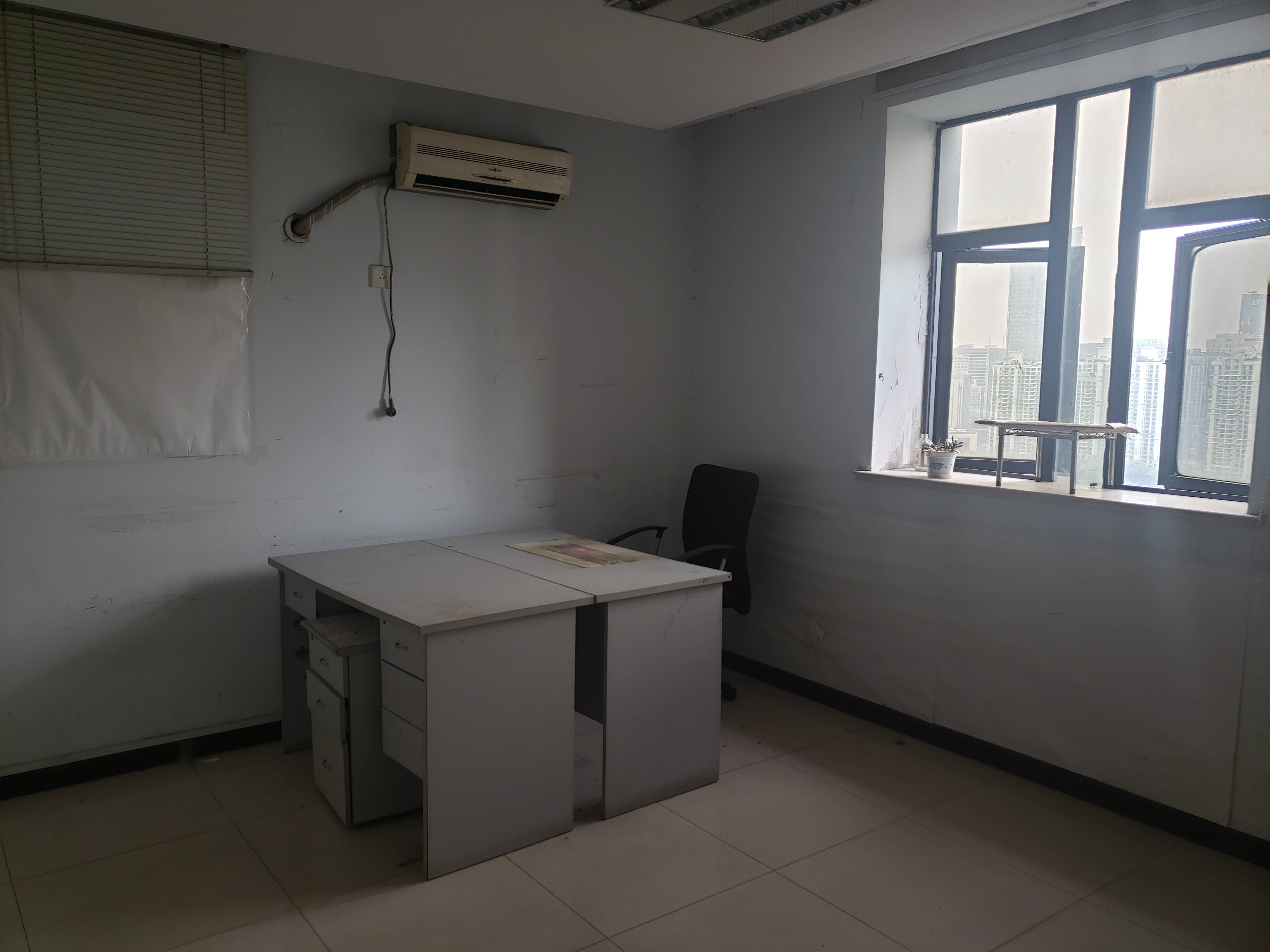 南京西路申银发展大厦197平米写字楼出租