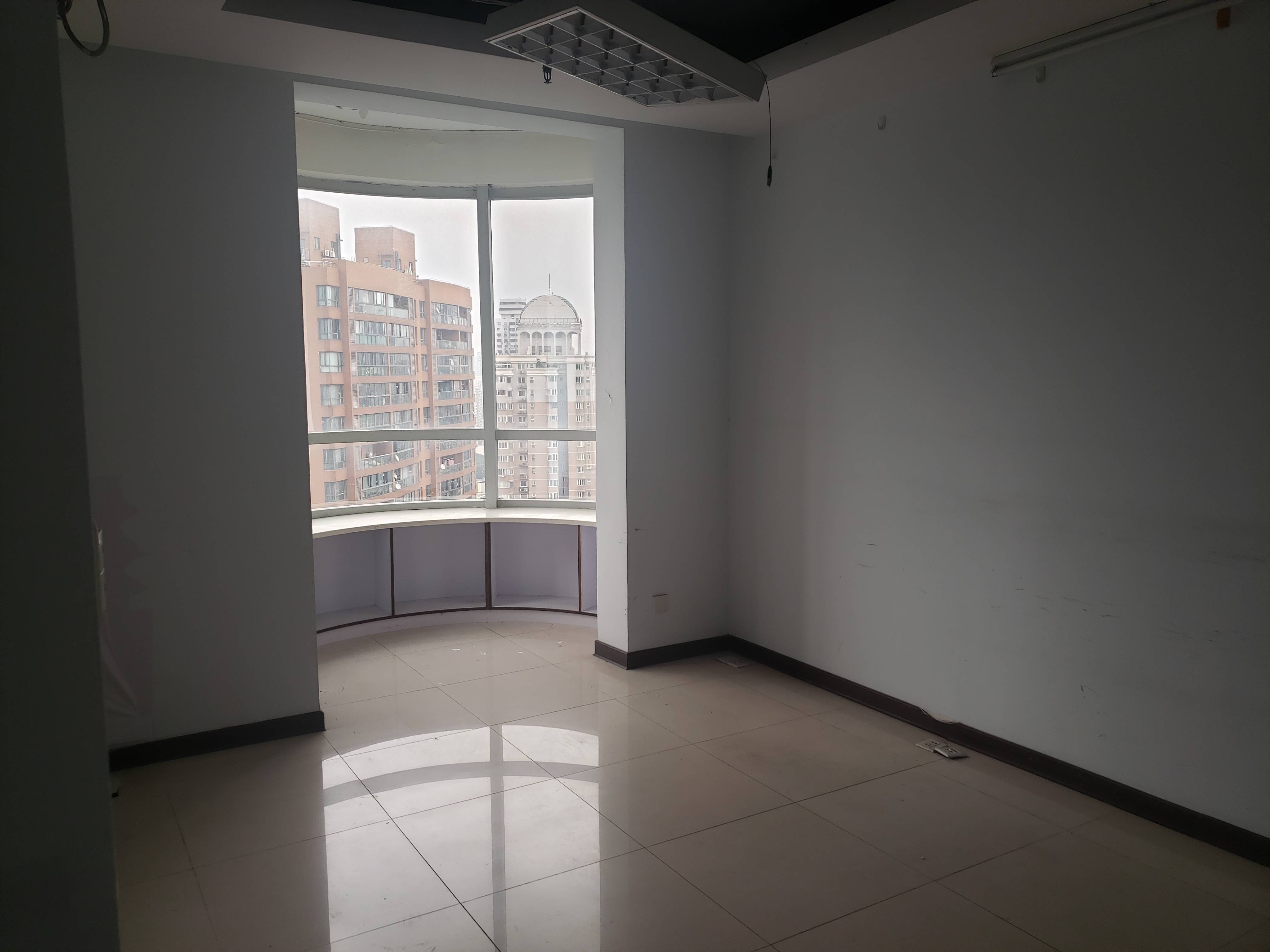 南京西路申银发展大厦197平米写字楼出租