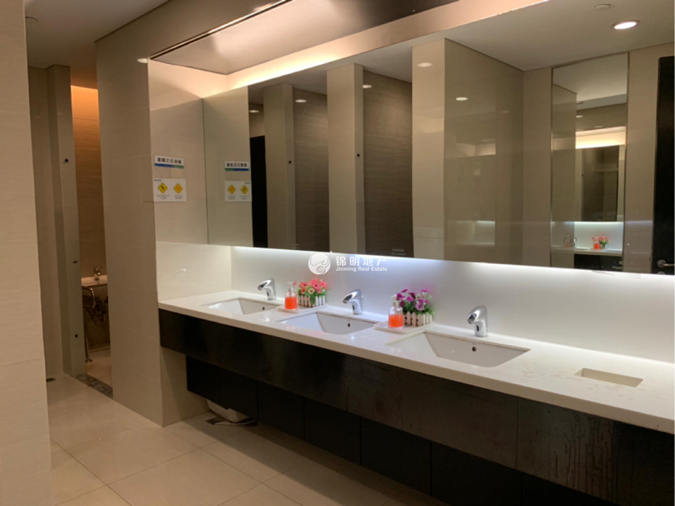 龙华上海绿地中心一期276平米写字楼出租