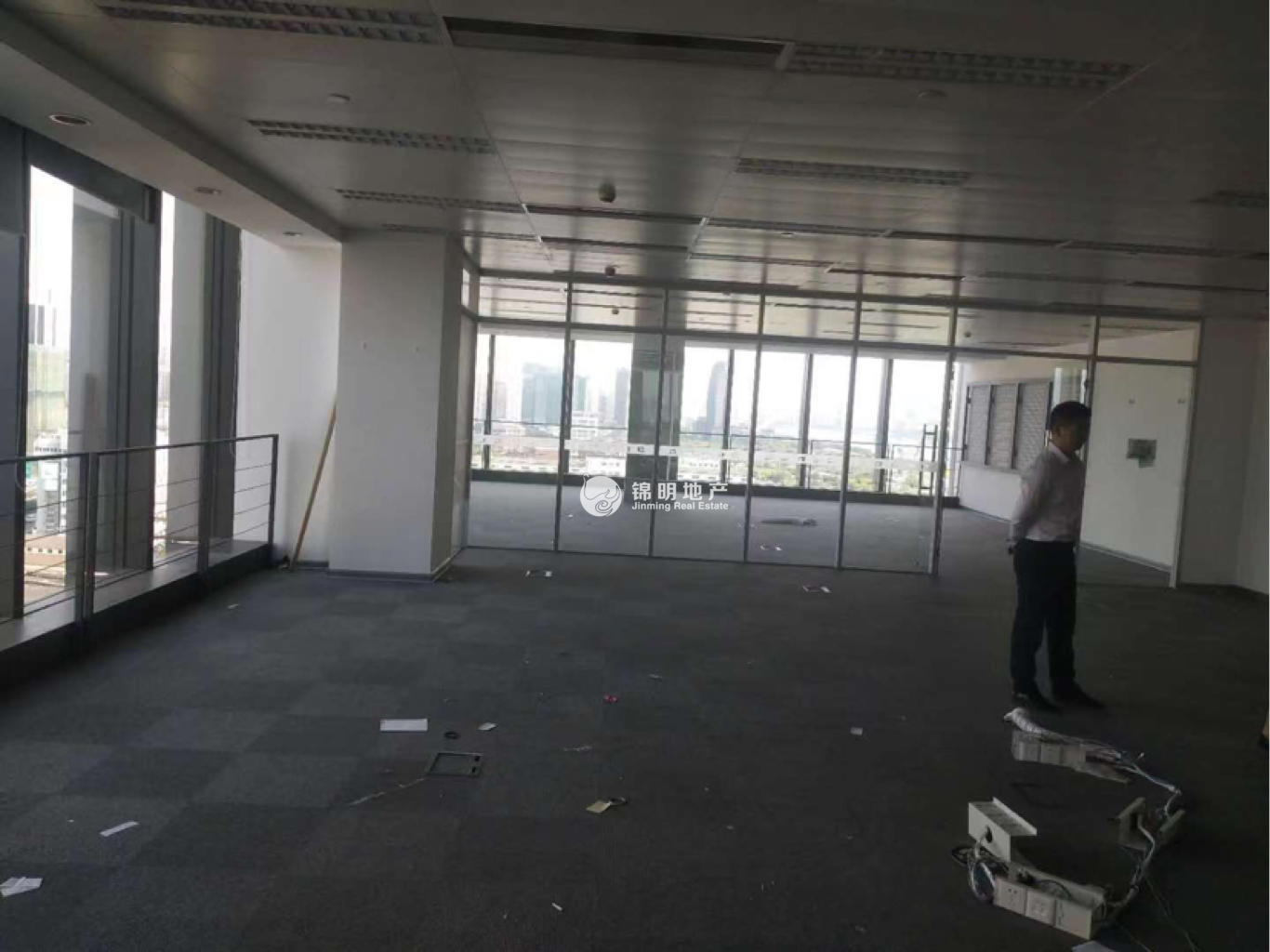 龙华上海绿地中心一期276平米写字楼出租