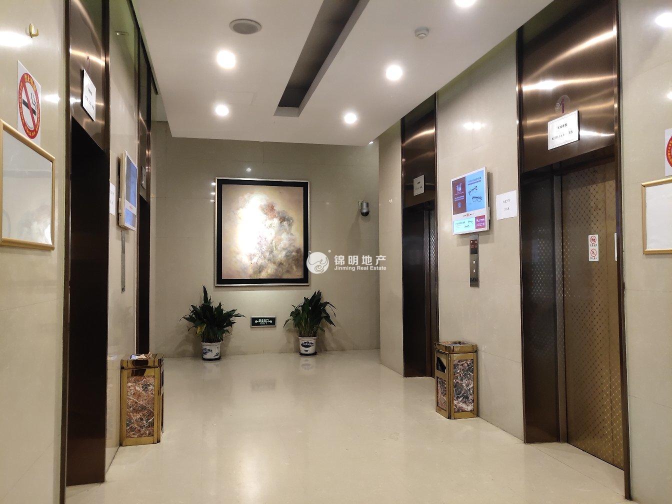 南京西路丽都新贵90平米写字楼出租