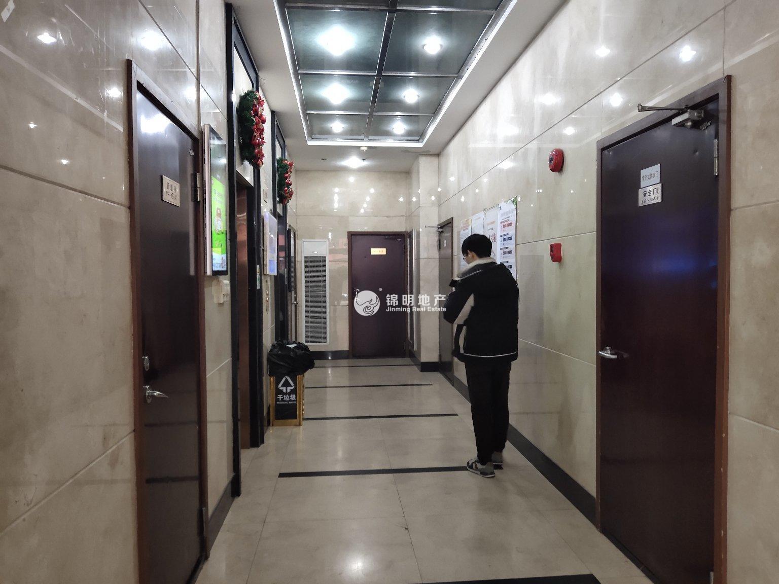 中山公园大众金融大厦288平米写字楼出租