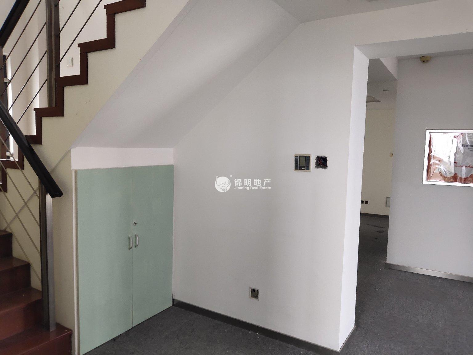 中山公园大众金融大厦288平米写字楼出租