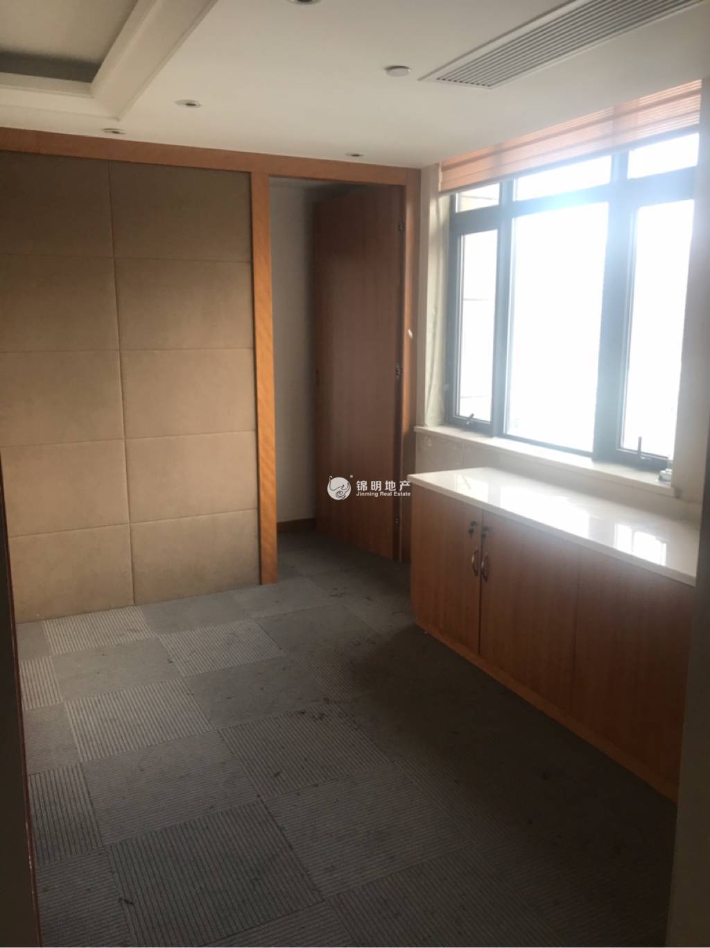 临平路大世界商务中心103平米写字楼出租