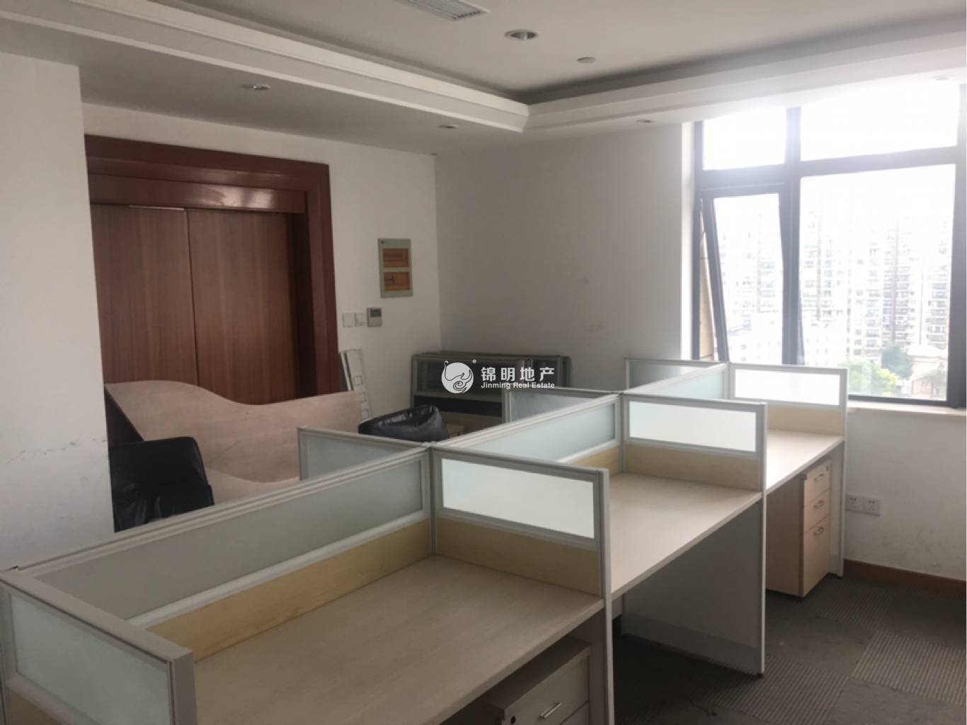 临平路大世界商务中心103平米写字楼出租