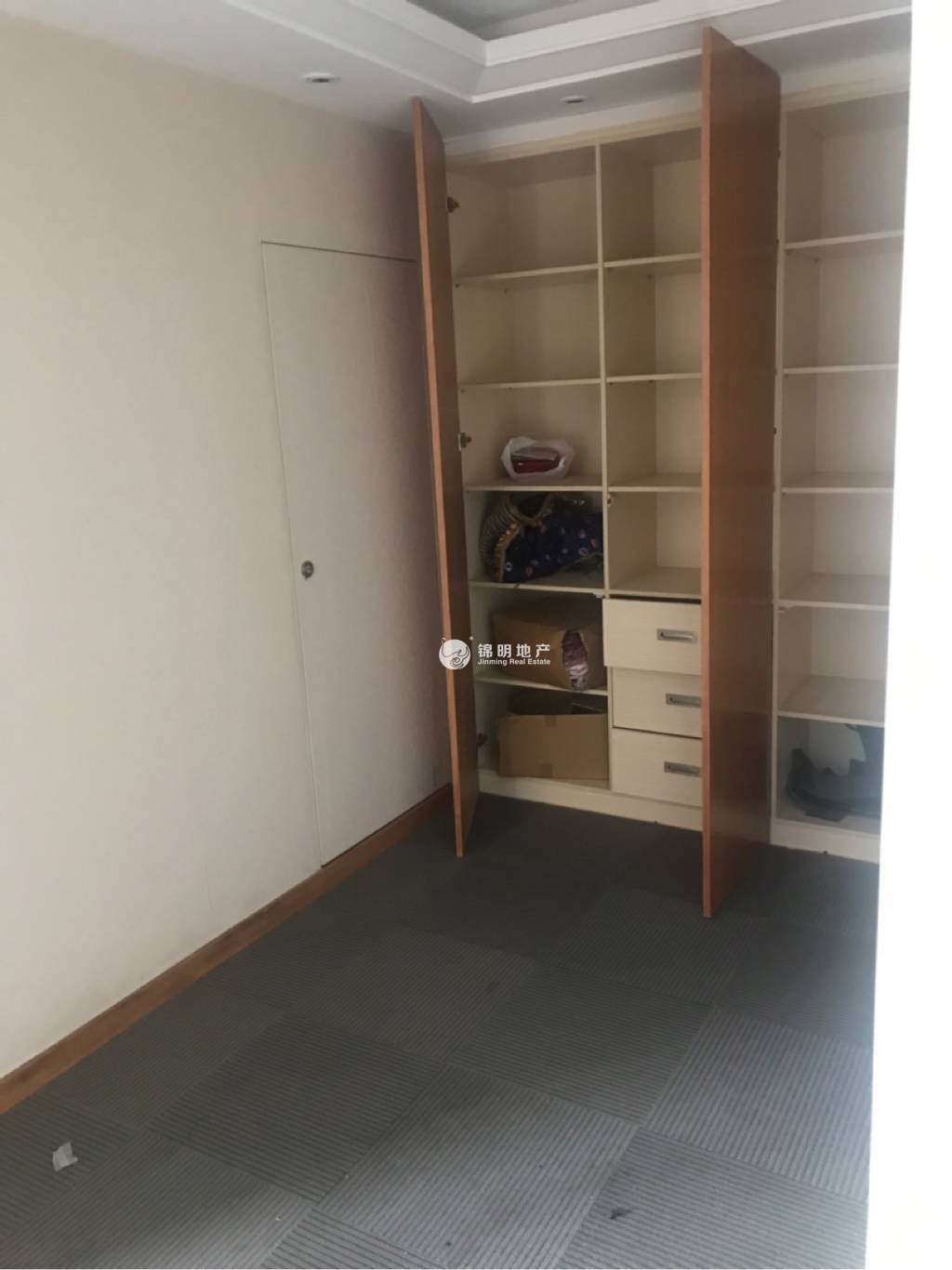 临平路大世界商务中心103平米写字楼出租