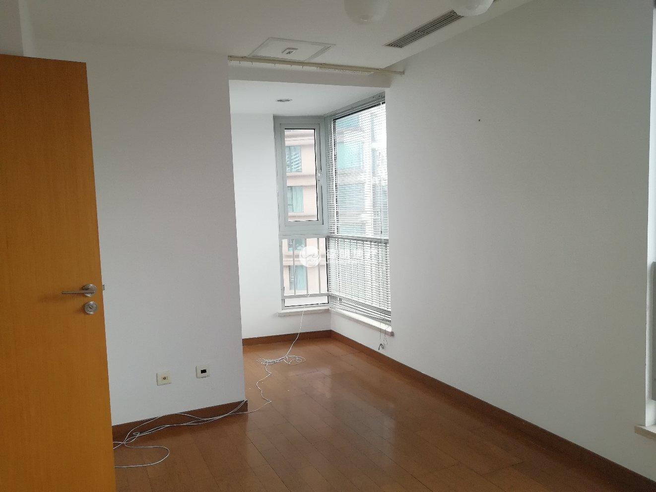 南京西路丽都新贵88平米写字楼出租