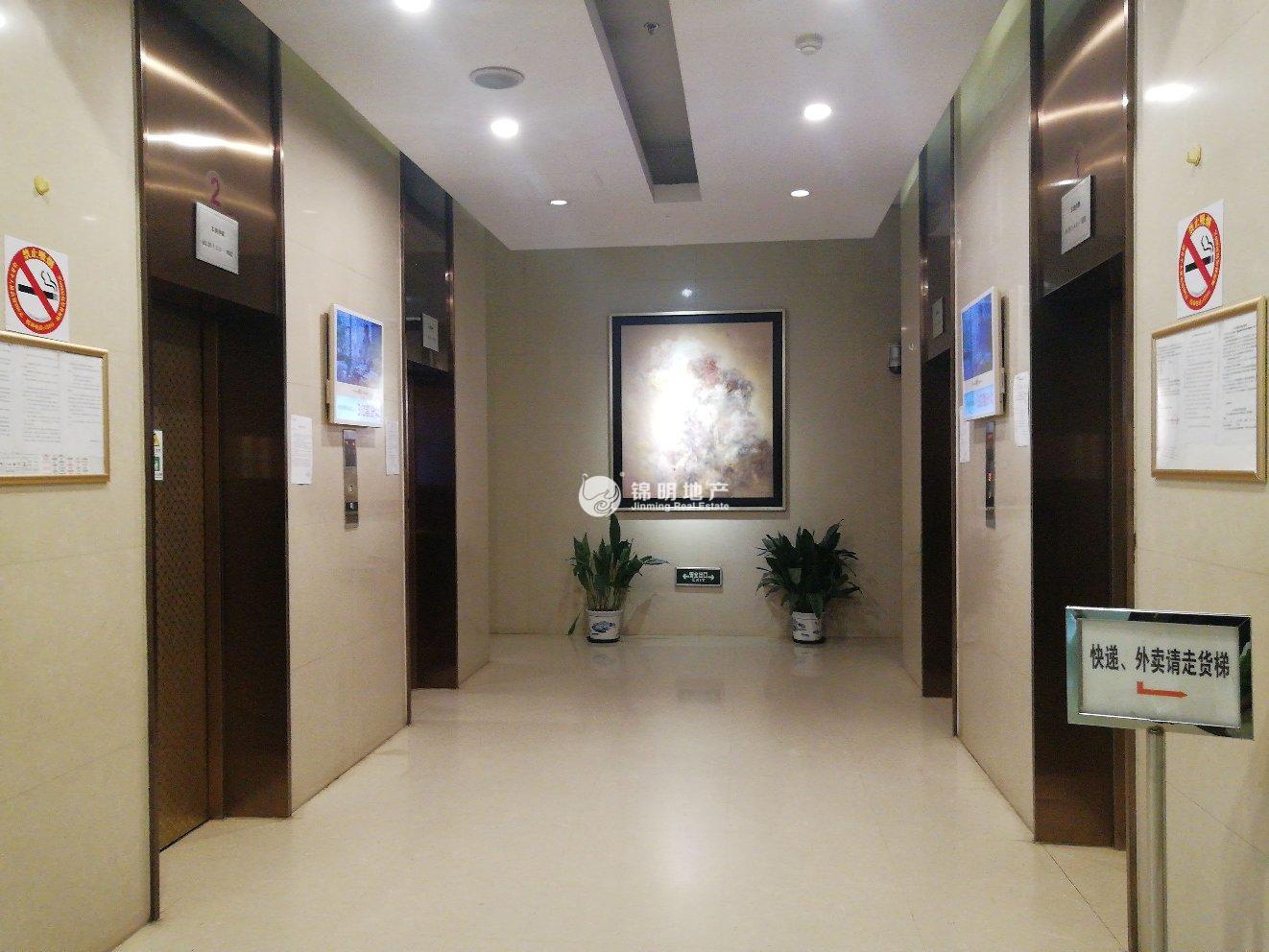 南京西路丽都新贵88平米写字楼出租