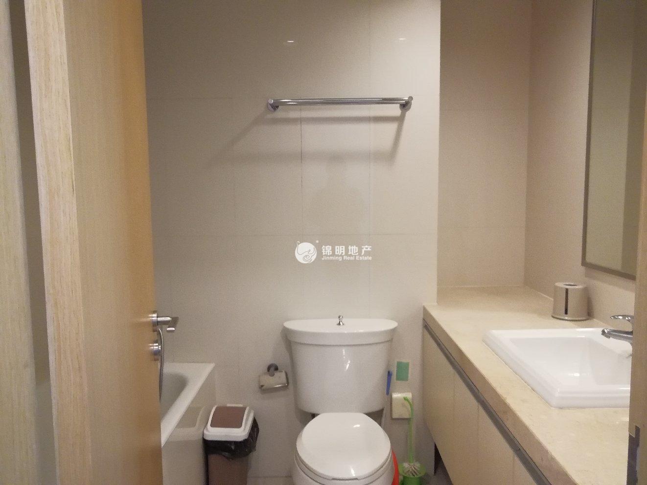 南京西路丽都新贵88平米写字楼出租