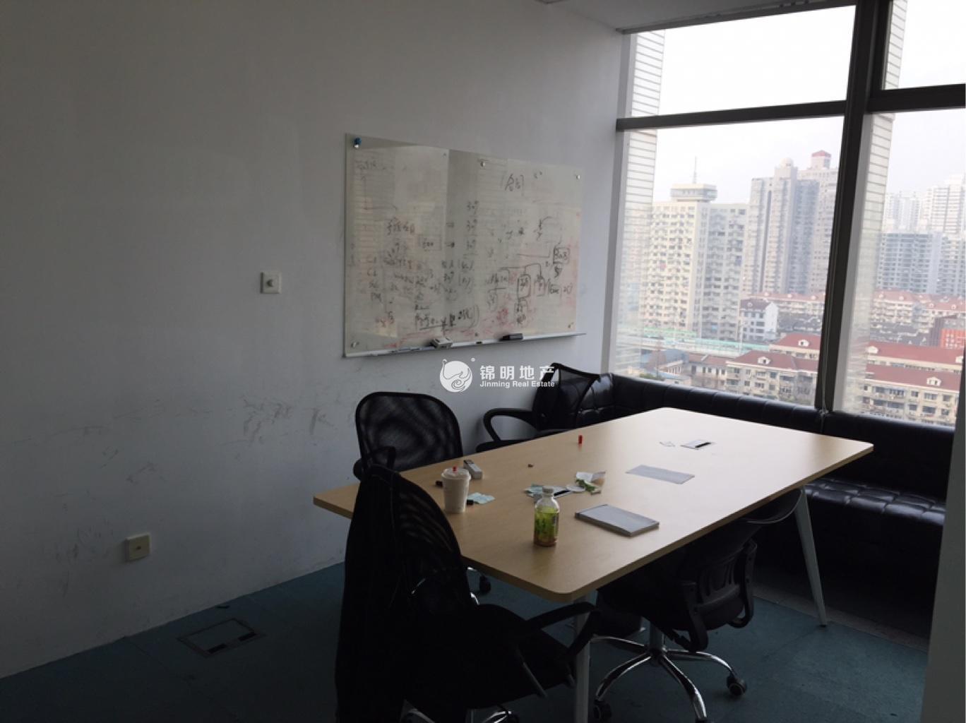 世博滨江绿地海外滩157平米写字楼出租