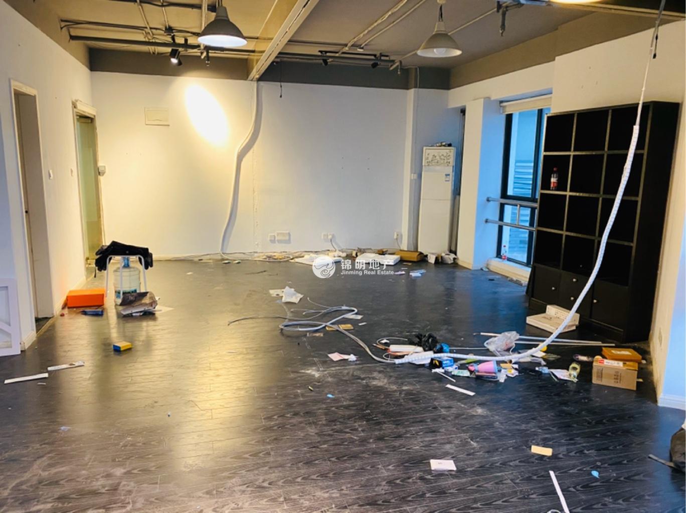 南京西路博鸿大厦72平米写字楼出租