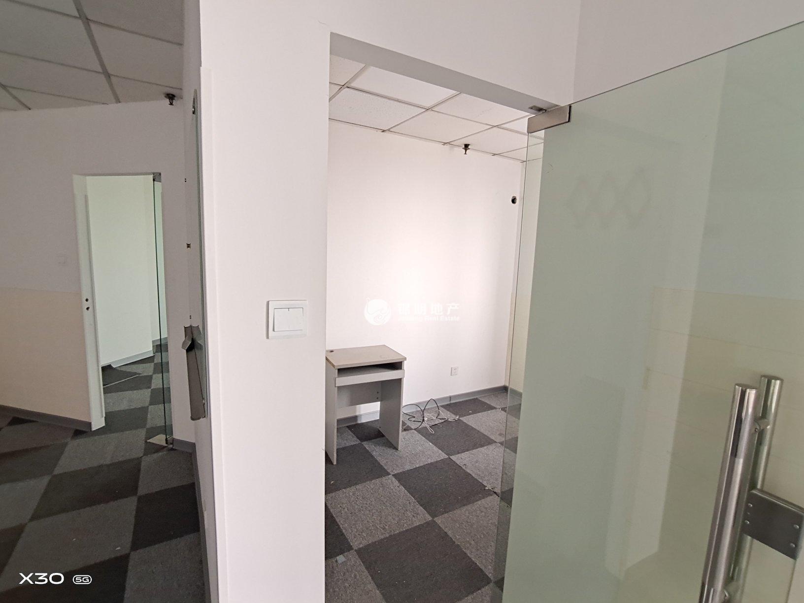 鞍山远洋广场103平米写字楼出租