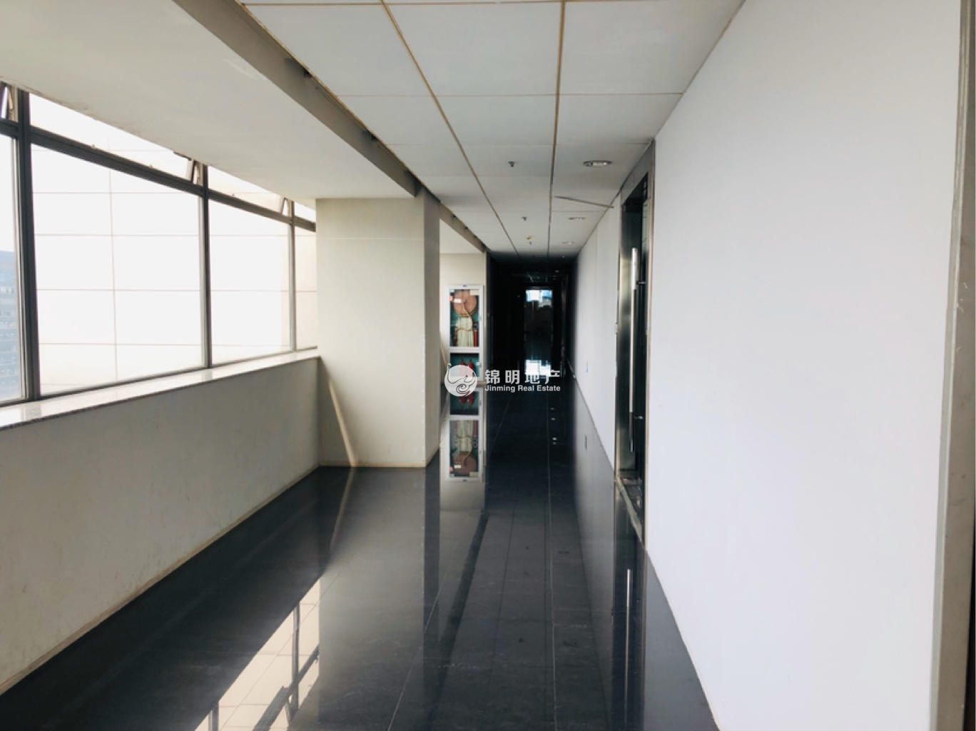 不夜城上海现代交通商务大厦93平米写字楼出租