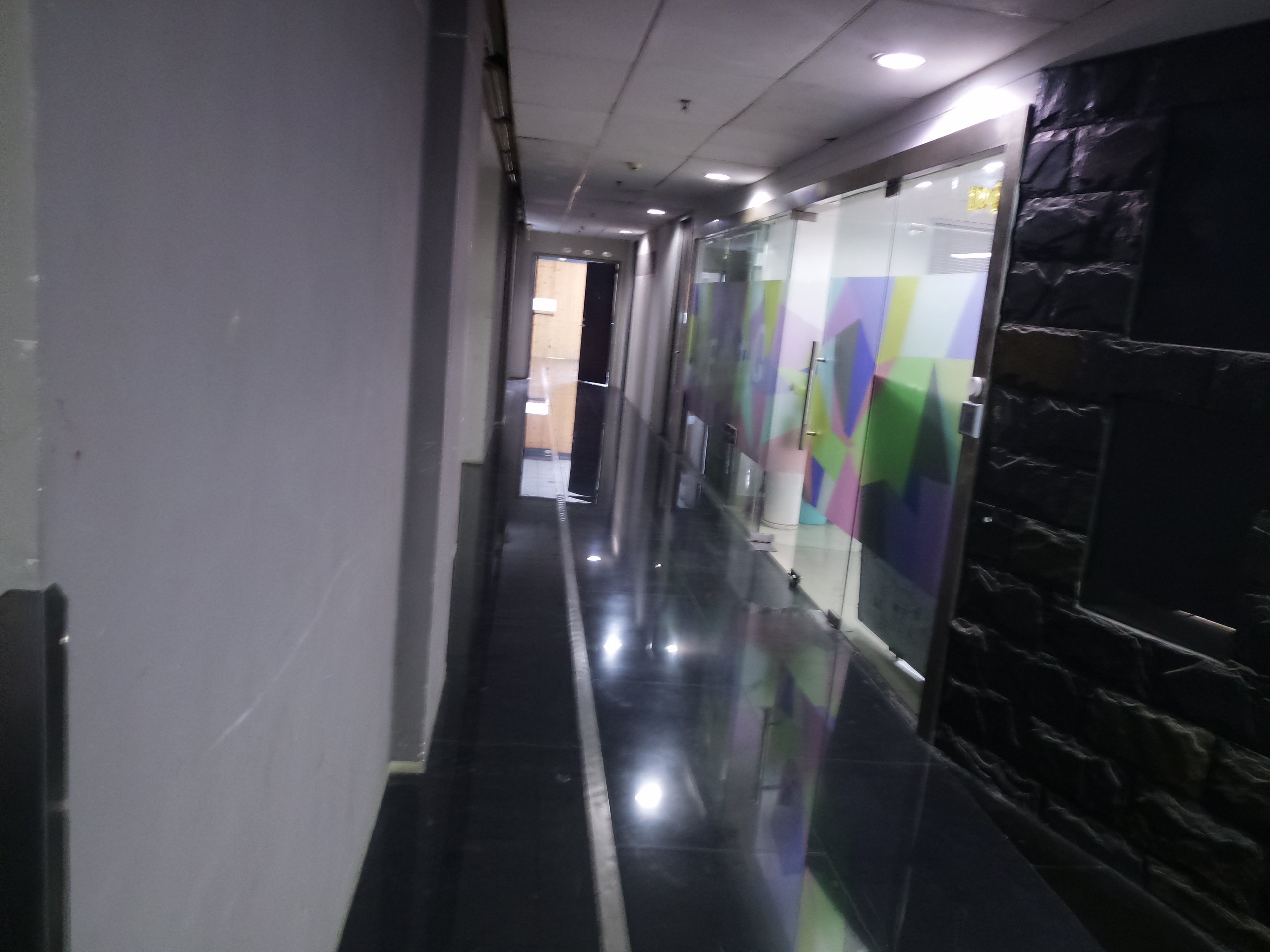 不夜城上海现代交通商务大厦91平米写字楼出租