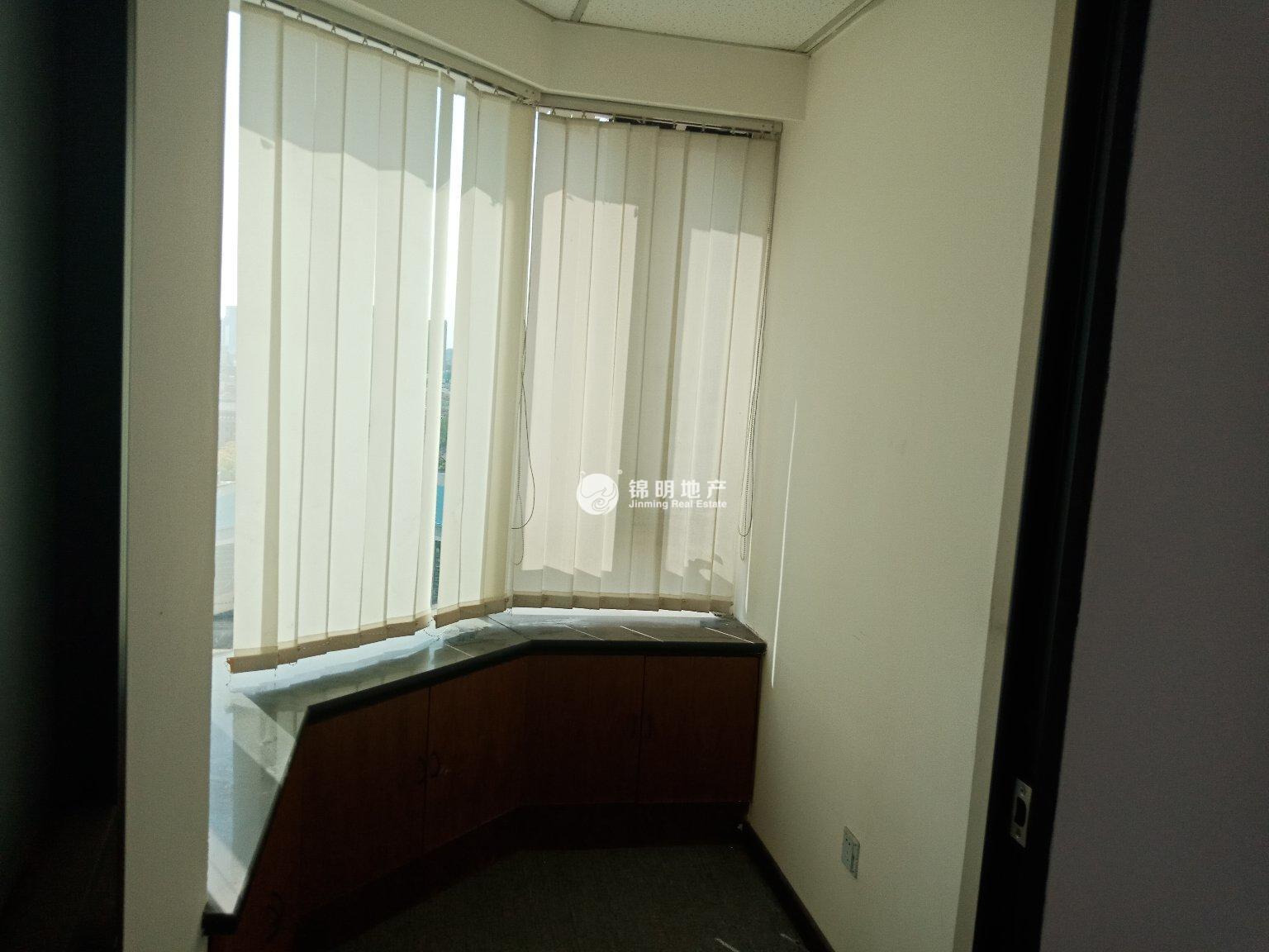 漕河泾光大会展中心130平米写字楼出租