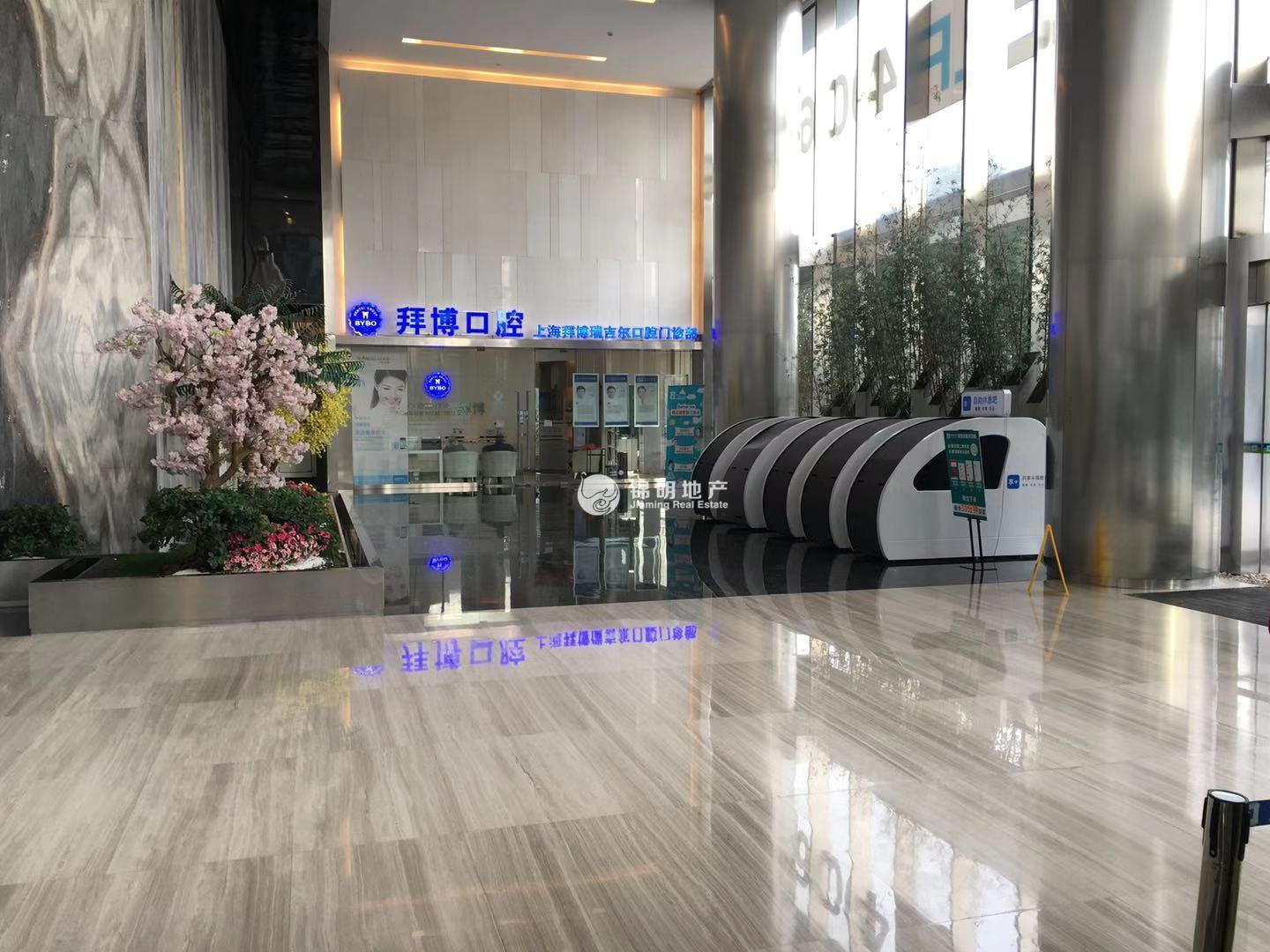 龙华上海绿地中心一期270平米写字楼出租