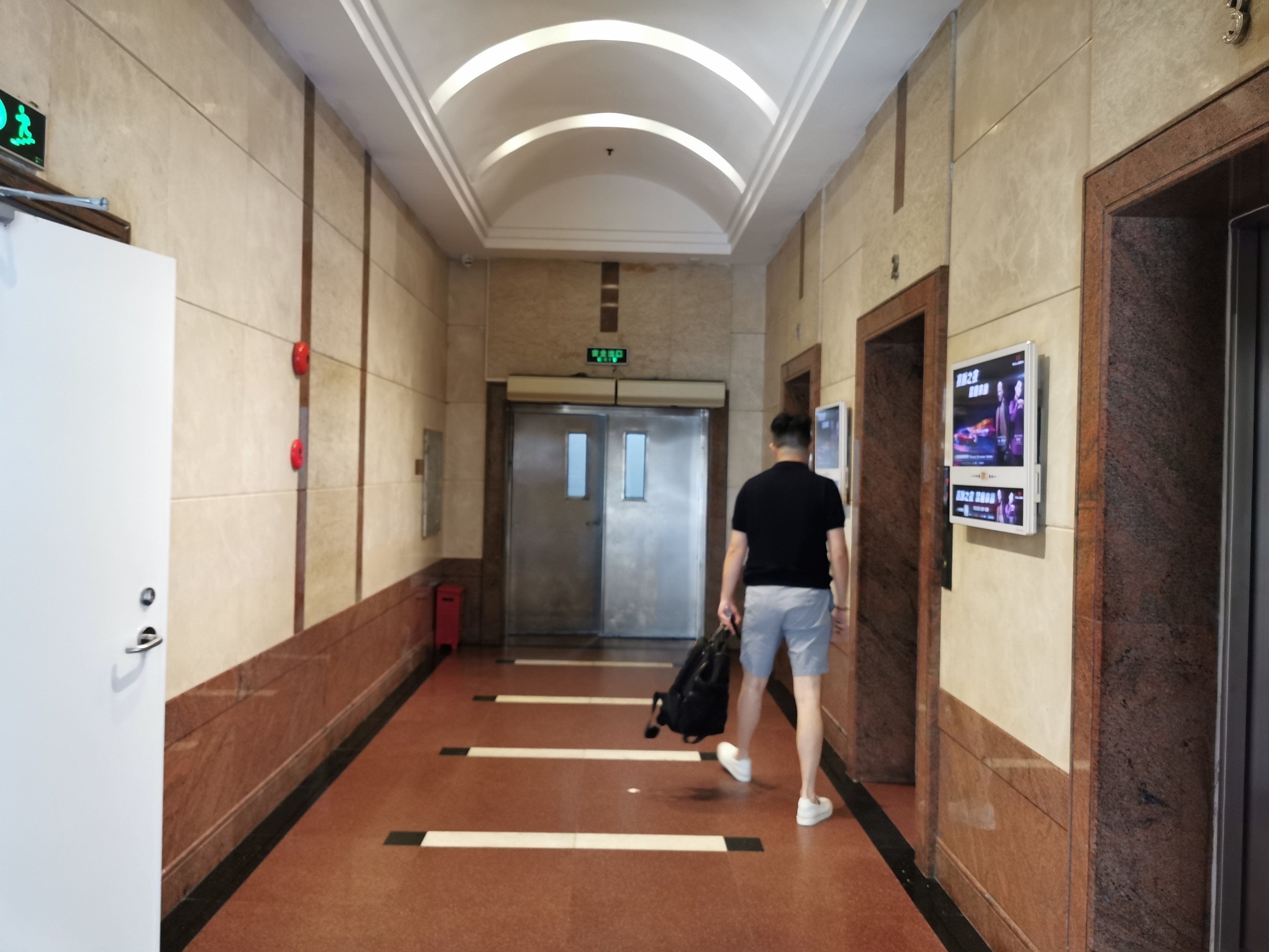 豫园新上海城市广场98平米写字楼出租