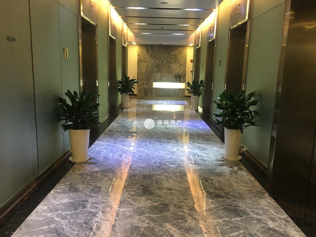 龙华上海绿地中心一期134平米写字楼出租