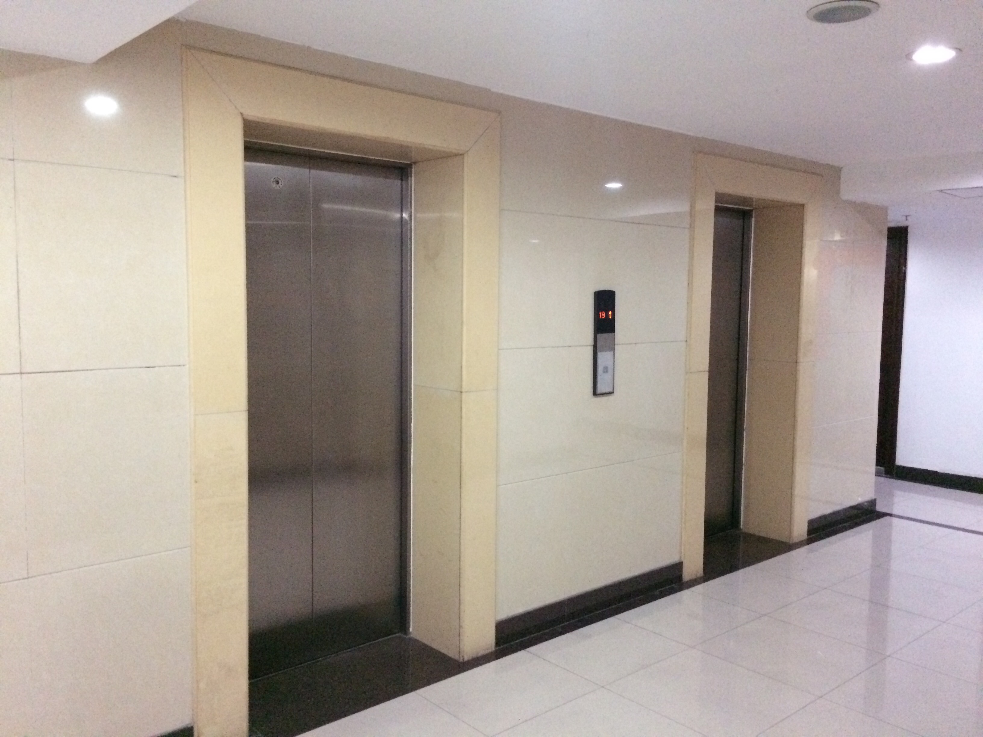 万体馆徐汇商务大厦93平米写字楼出租