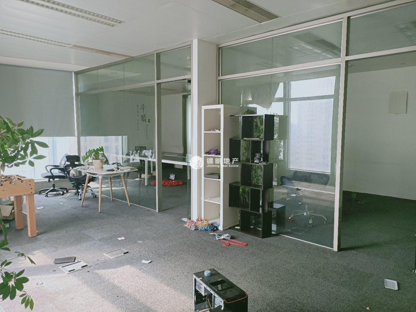 世博滨江绿地海外滩211平米写字楼出租