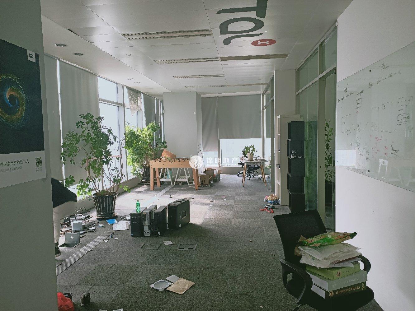 世博滨江绿地海外滩211平米写字楼出租