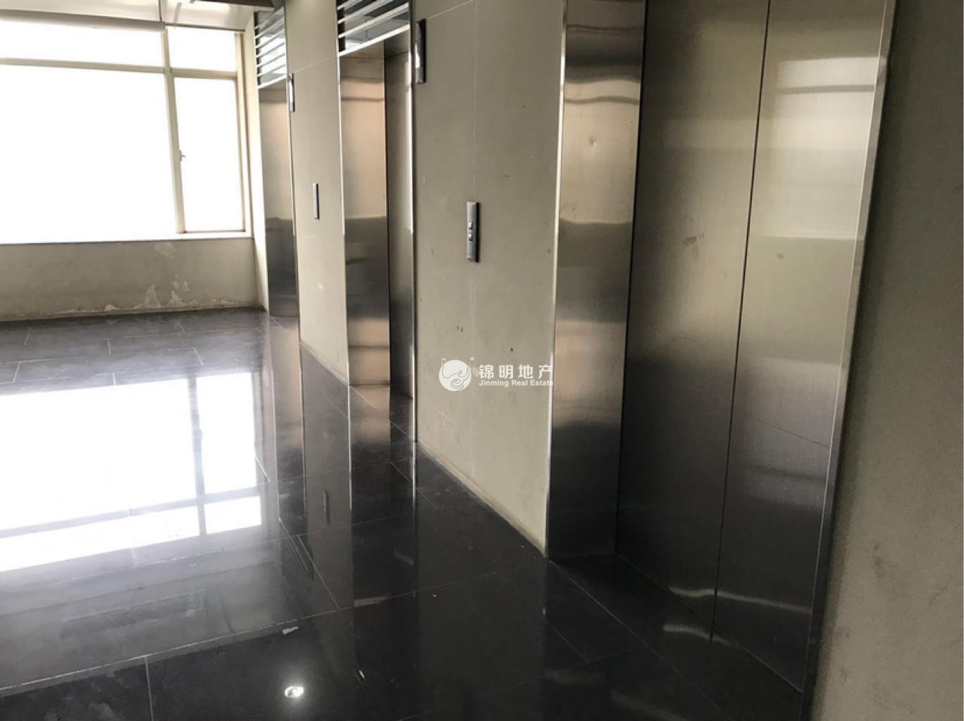 不夜城上海现代交通商务大厦242平米写字楼出租