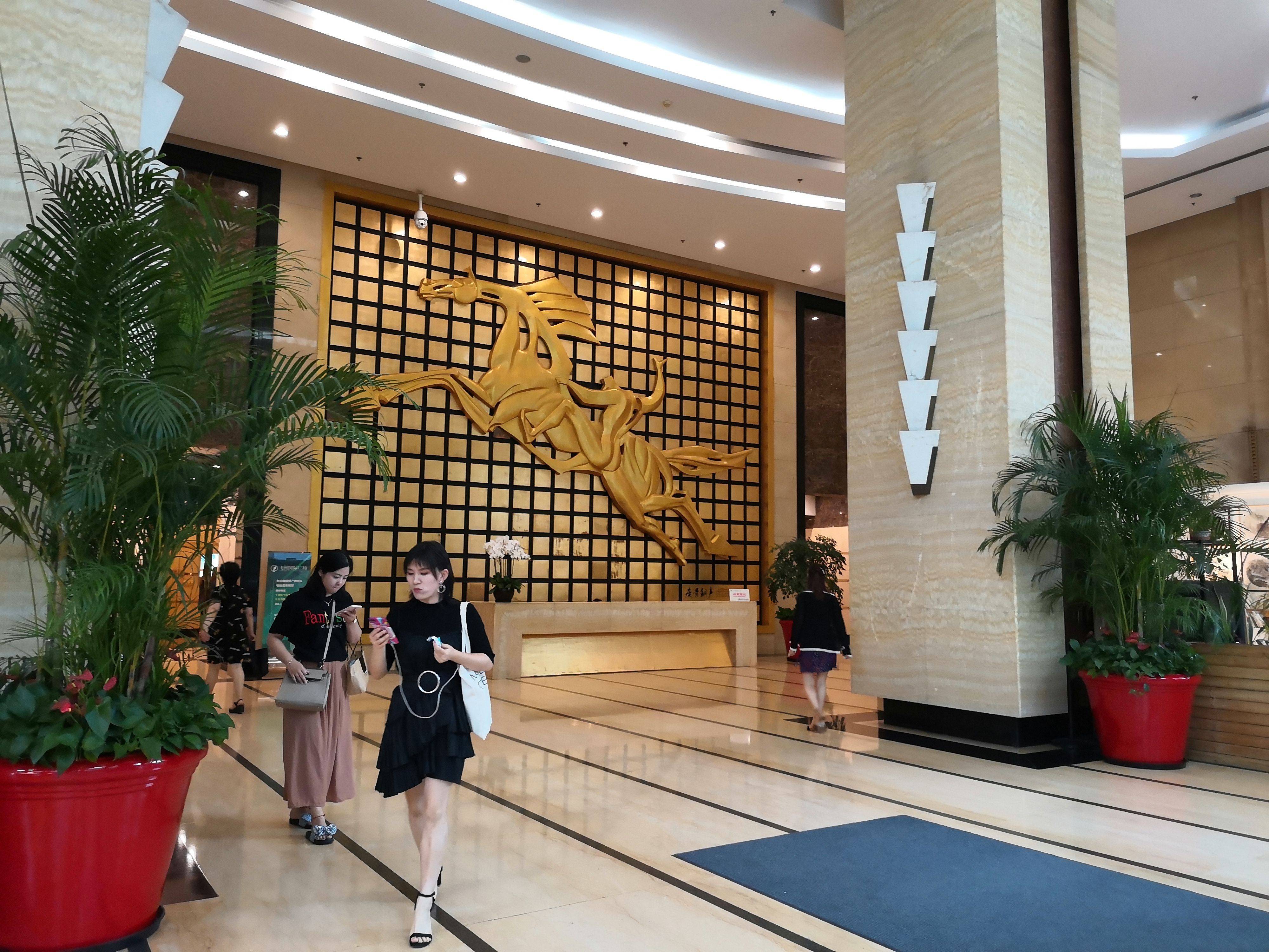 萬(wàn)體館飛洲國(guó)際廣場(chǎng)219平米寫字樓出租