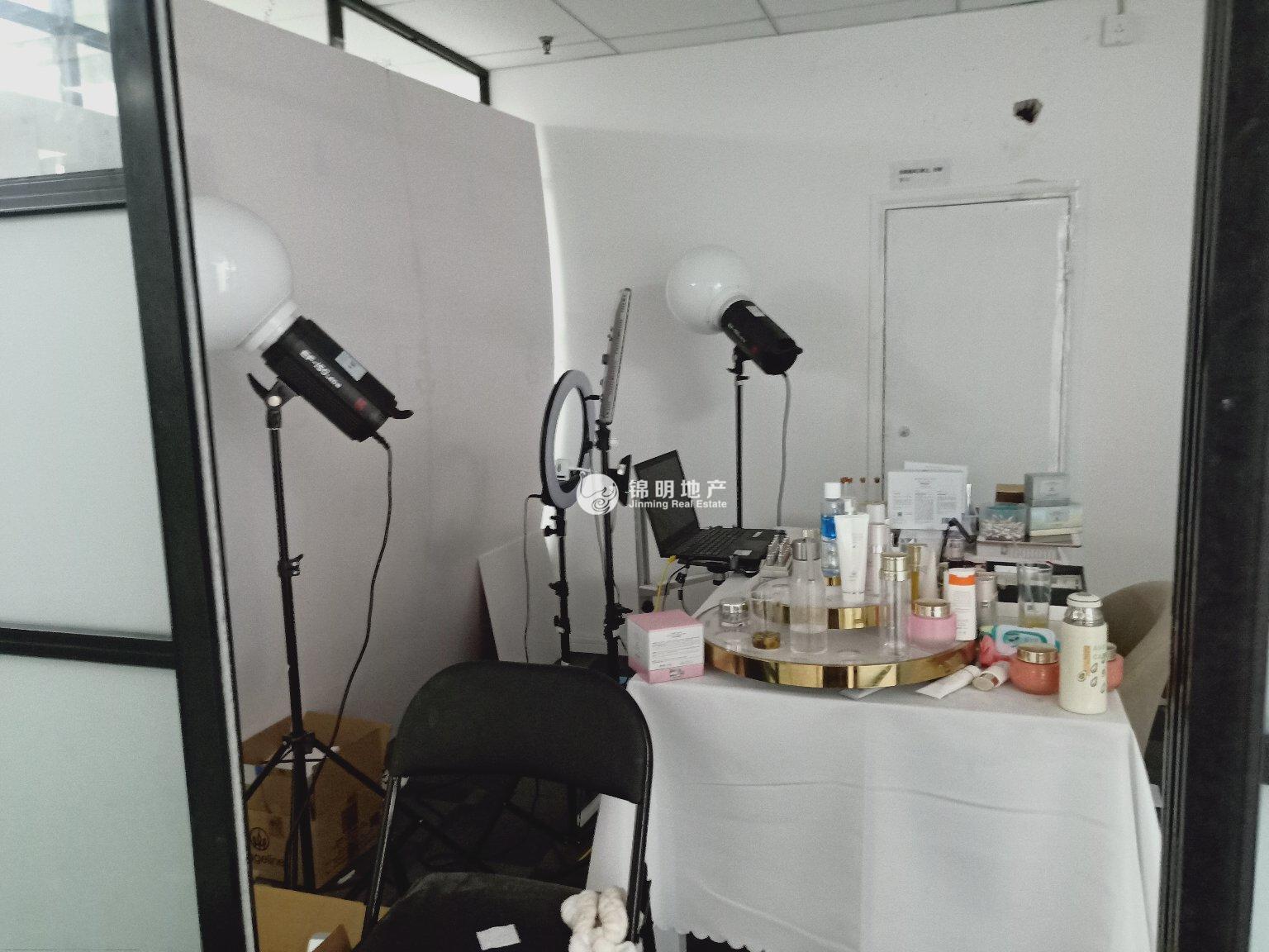 曹杨绿地科创大厦189平米写字楼出租